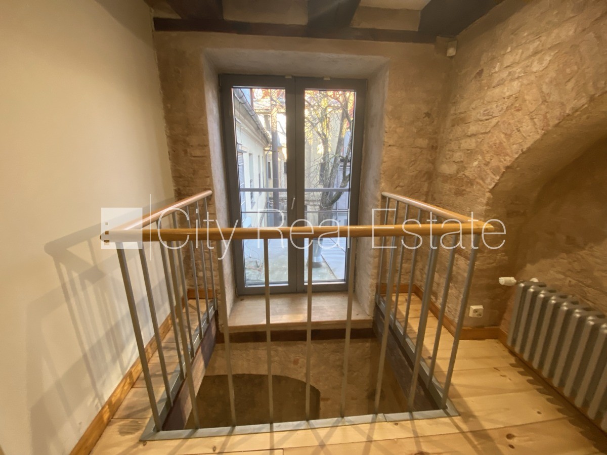 Sludinājumi. Fasādes māja, renovēta māja, ieeja no ielas, ir lifts, kāpņu telpa pēc kapitālā remonta, logi Cena: 1627 EUR/mēn Foto #10