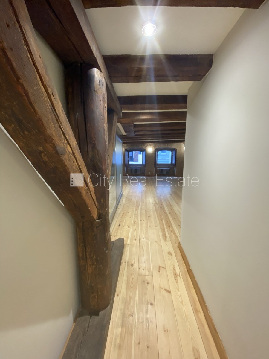 Sludinājumi. Fasādes māja, renovēta māja, ieeja no ielas, ir lifts, kāpņu telpa pēc kapitālā remonta, logi Cena: 1627 EUR/mēn Foto #9