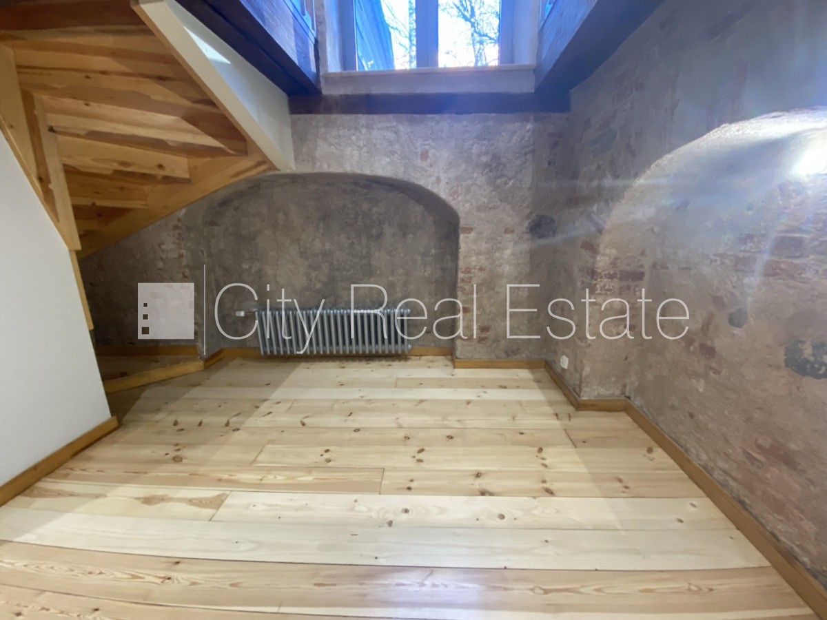 Sludinājumi. Fasādes māja, renovēta māja, ieeja no ielas, ir lifts, kāpņu telpa pēc kapitālā remonta, logi Cena: 1627 EUR/mēn Foto #13