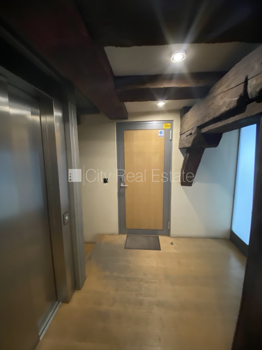 Sludinājumi. Fasādes māja, renovēta māja, ieeja no ielas, ir lifts, kāpņu telpa pēc kapitālā remonta, logi Cena: 1627 EUR/mēn Foto #16