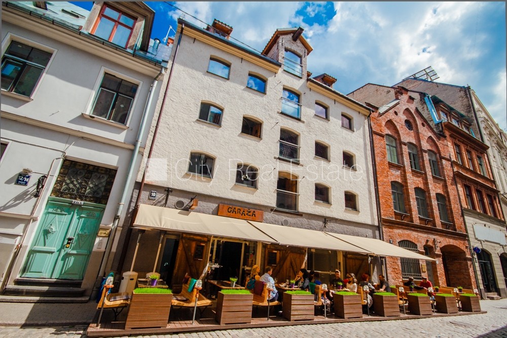 Sludinājumi. Fasādes māja, renovēta māja, ieeja no ielas, ir lifts, kāpņu telpa pēc kapitālā remonta, logi Cena: 1627 EUR/mēn Foto #21