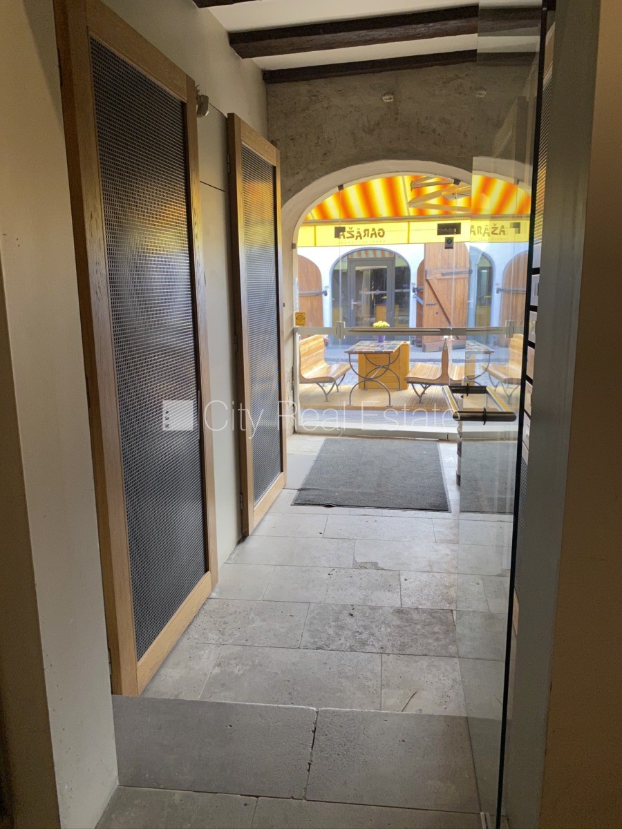 Sludinājumi. Fasādes māja, renovēta māja, ieeja no ielas, ir lifts, kāpņu telpa pēc kapitālā remonta, logi Cena: 1627 EUR/mēn Foto #20