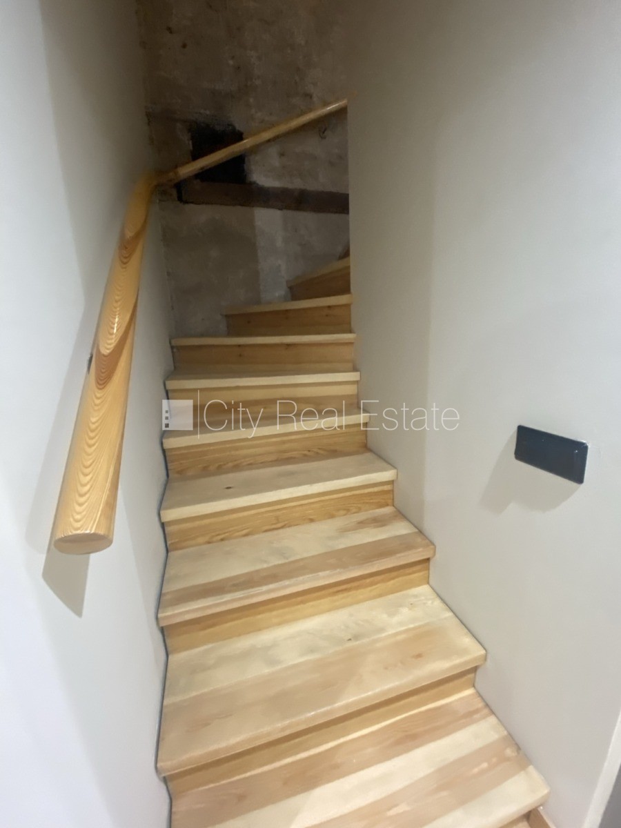 Sludinājumi. Fasādes māja, renovēta māja, ieeja no ielas, ir lifts, kāpņu telpa pēc kapitālā remonta, logi Cena: 1627 EUR/mēn Foto #18