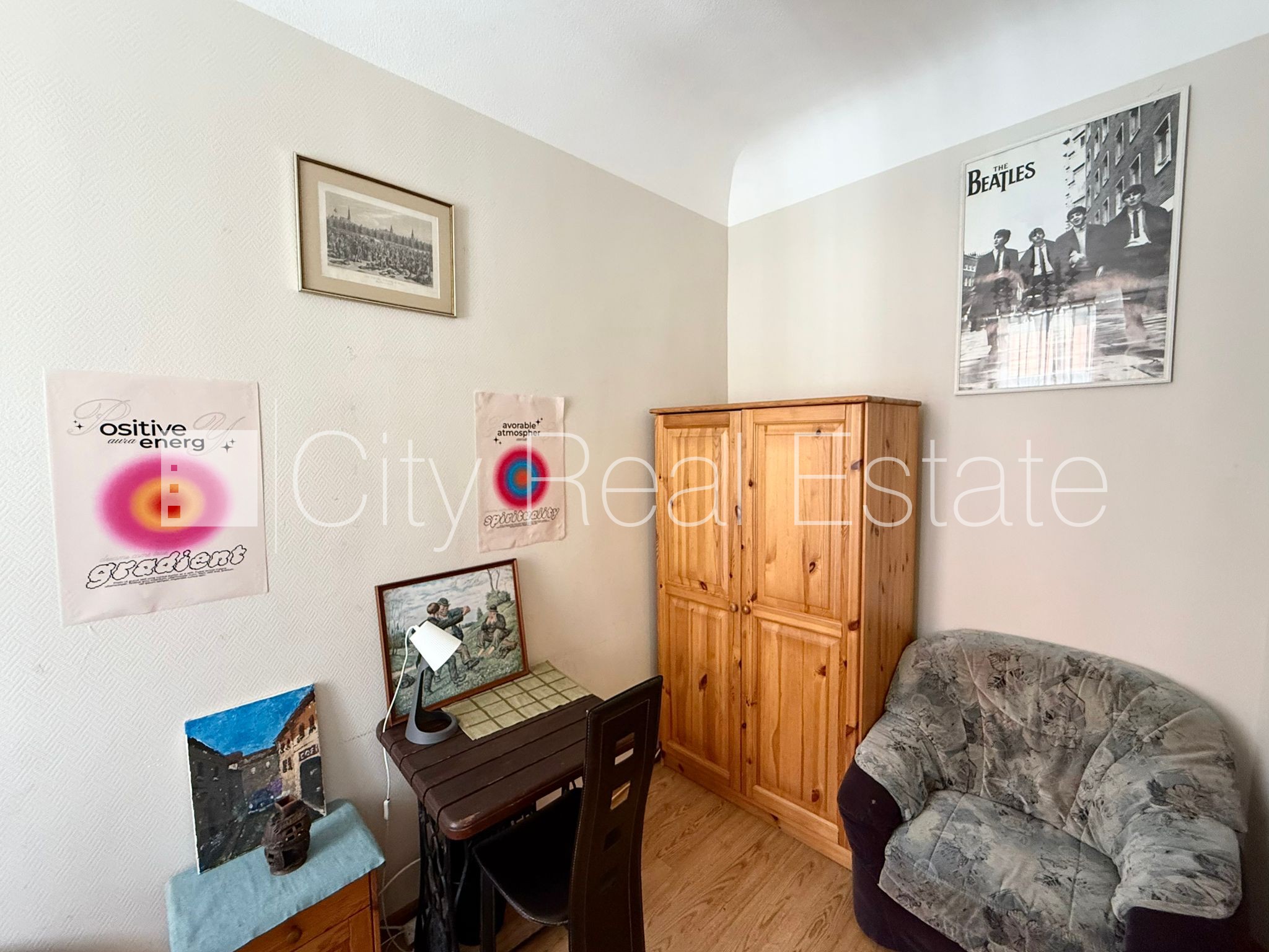 Sludinājumi. Fasādes māja, renovēta māja, ieeja no ielas, kāpņu telpa pēc kosmētiskā remonta, logi vērsti mājas Cena: 1000 EUR/mēn Foto #7