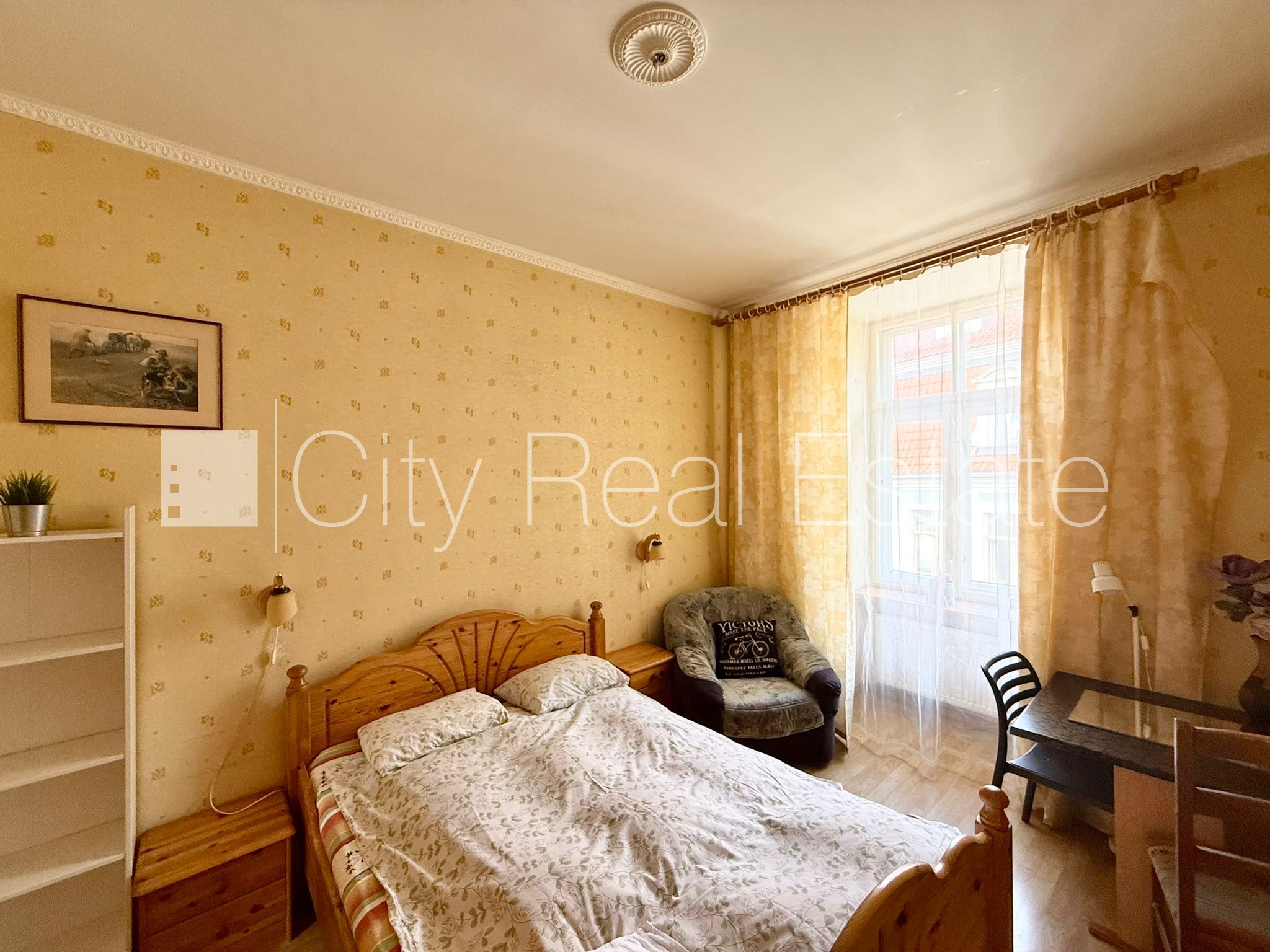 Sludinājumi. Fasādes māja, renovēta māja, ieeja no ielas, kāpņu telpa pēc kosmētiskā remonta, logi vērsti mājas Cena: 1000 EUR/mēn Foto #5