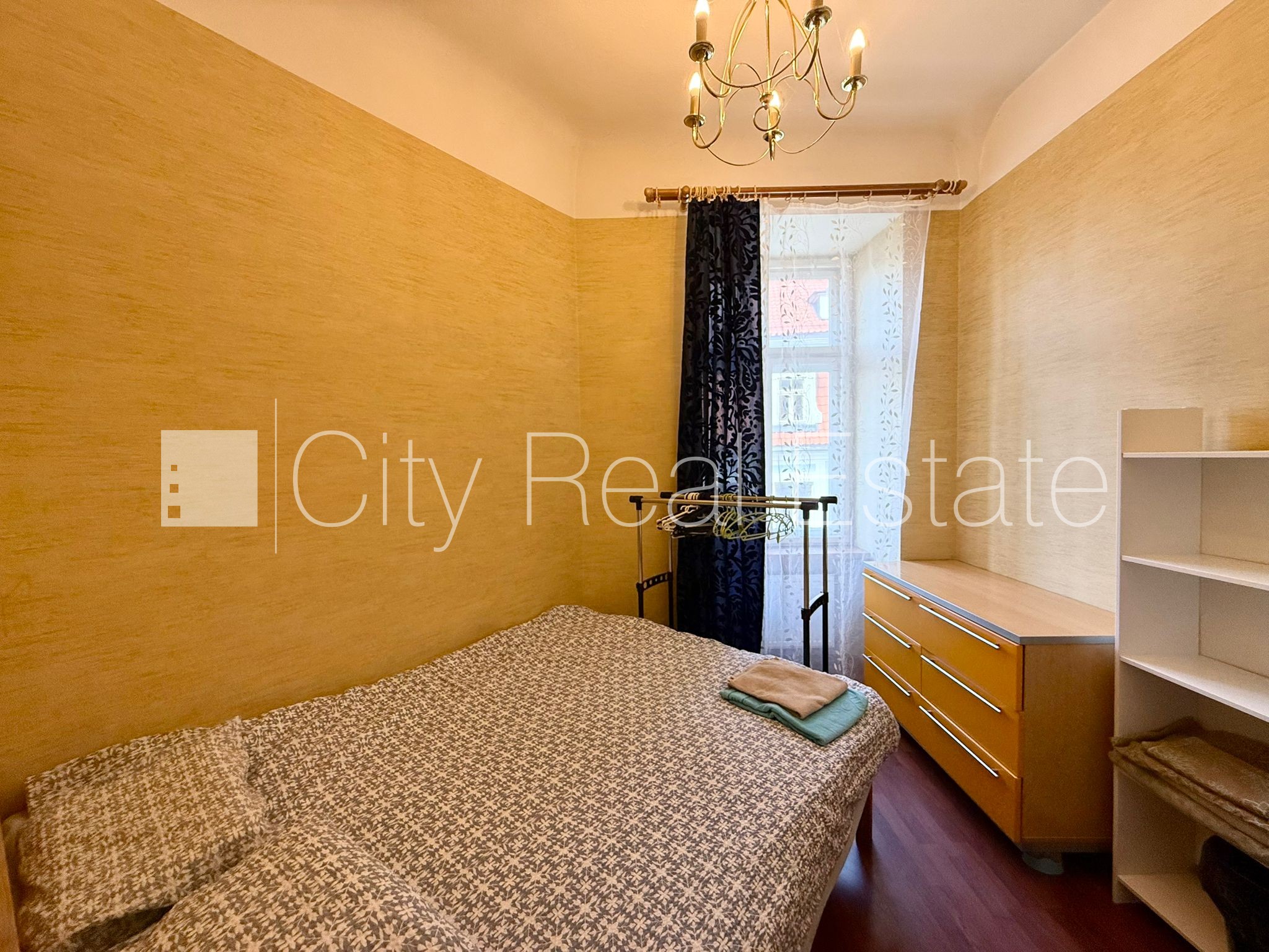 Sludinājumi. Fasādes māja, renovēta māja, ieeja no ielas, kāpņu telpa pēc kosmētiskā remonta, logi vērsti mājas Cena: 1000 EUR/mēn Foto #9