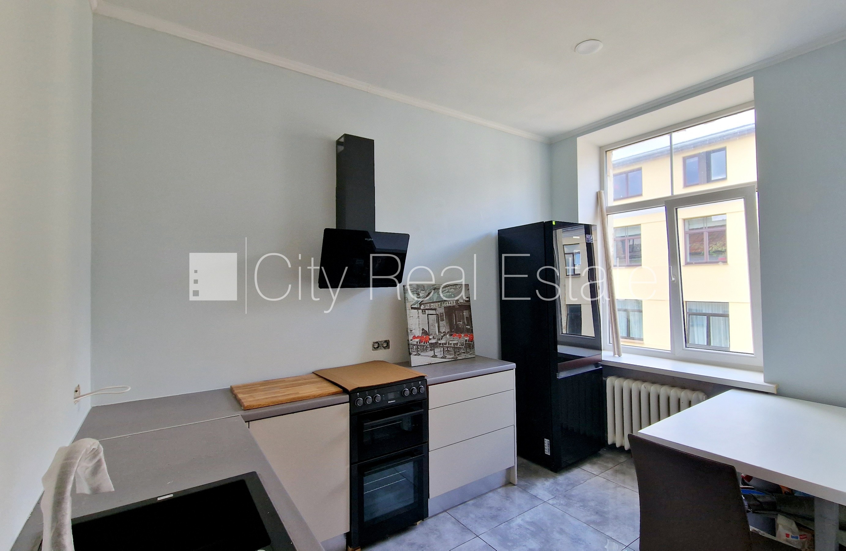 Объявление. Фасадный дом, реновированный дом, благоустроенный озеленённый двор, въездные ворота оснащены Цена: 850 EUR/мес. Foto #4