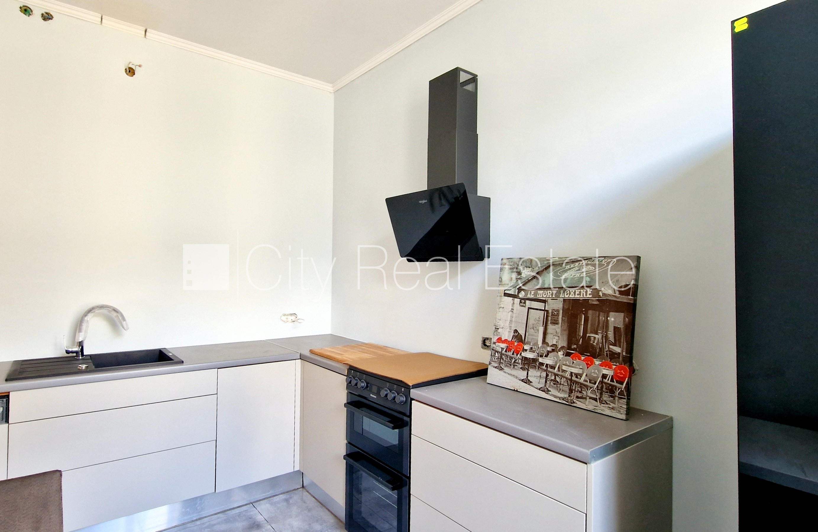 Объявление. Фасадный дом, реновированный дом, благоустроенный озеленённый двор, въездные ворота оснащены Цена: 850 EUR/мес. Foto #6