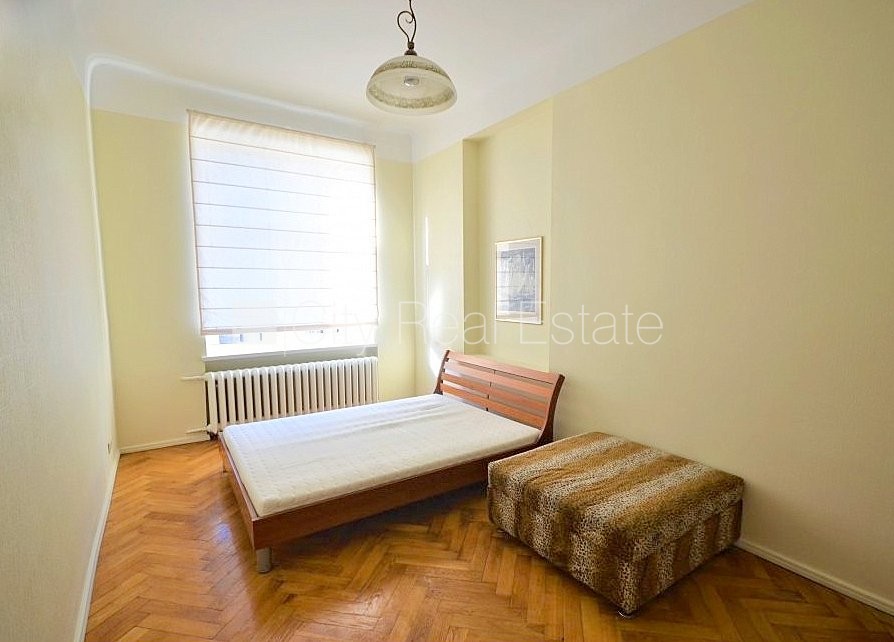 Объявление. Фасадный дом, реновированный дом, благоустроенный озеленённый двор, въездные ворота оснащены Цена: 850 EUR/мес. Foto #18