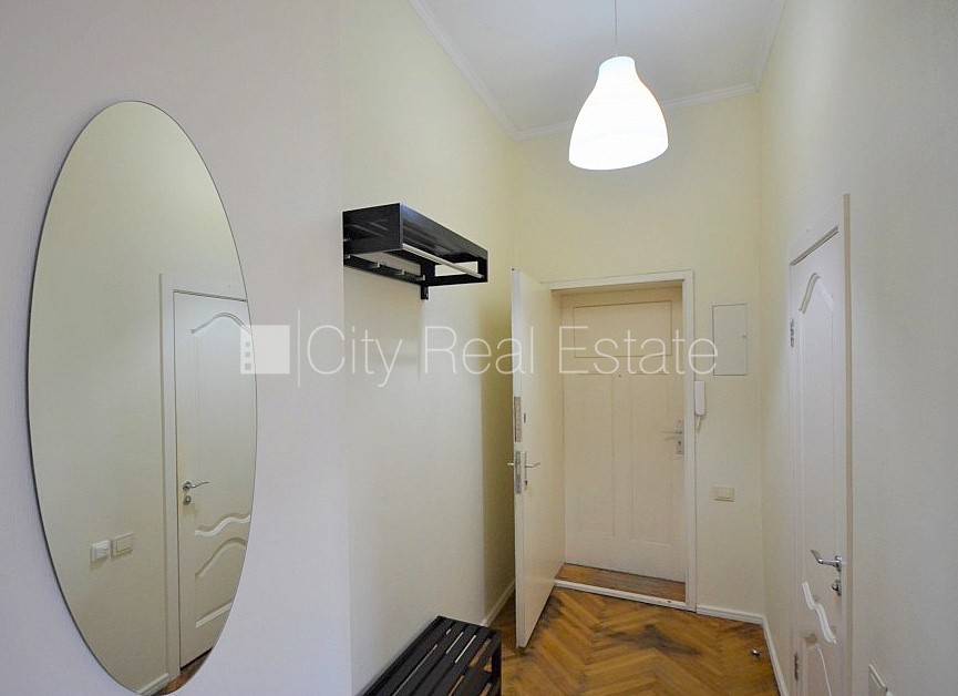 Объявление. Фасадный дом, реновированный дом, благоустроенный озеленённый двор, въездные ворота оснащены Цена: 850 EUR/мес. Foto #22