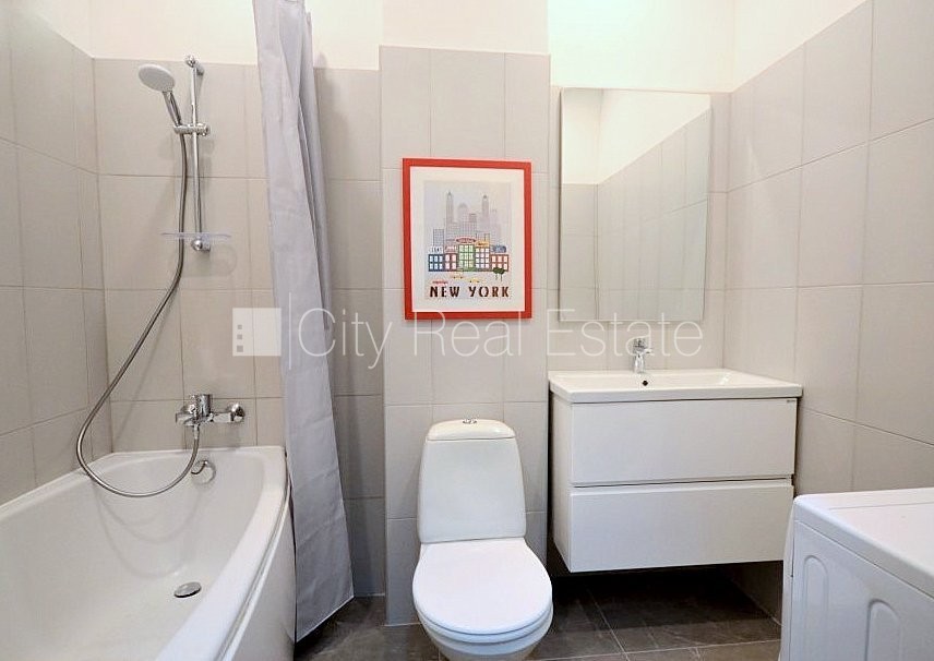 Объявление. Фасадный дом, реновированный дом, благоустроенный озеленённый двор, въездные ворота оснащены Цена: 850 EUR/мес. Foto #20