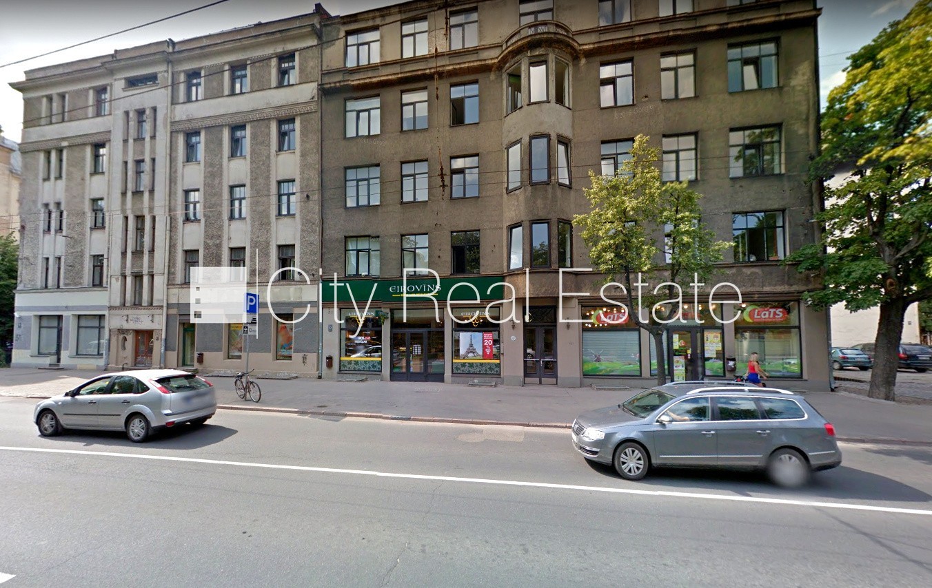 Объявление. Фасадный дом, реновированный дом, благоустроенный озеленённый двор, въездные ворота оснащены Цена: 850 EUR/мес. Foto #25