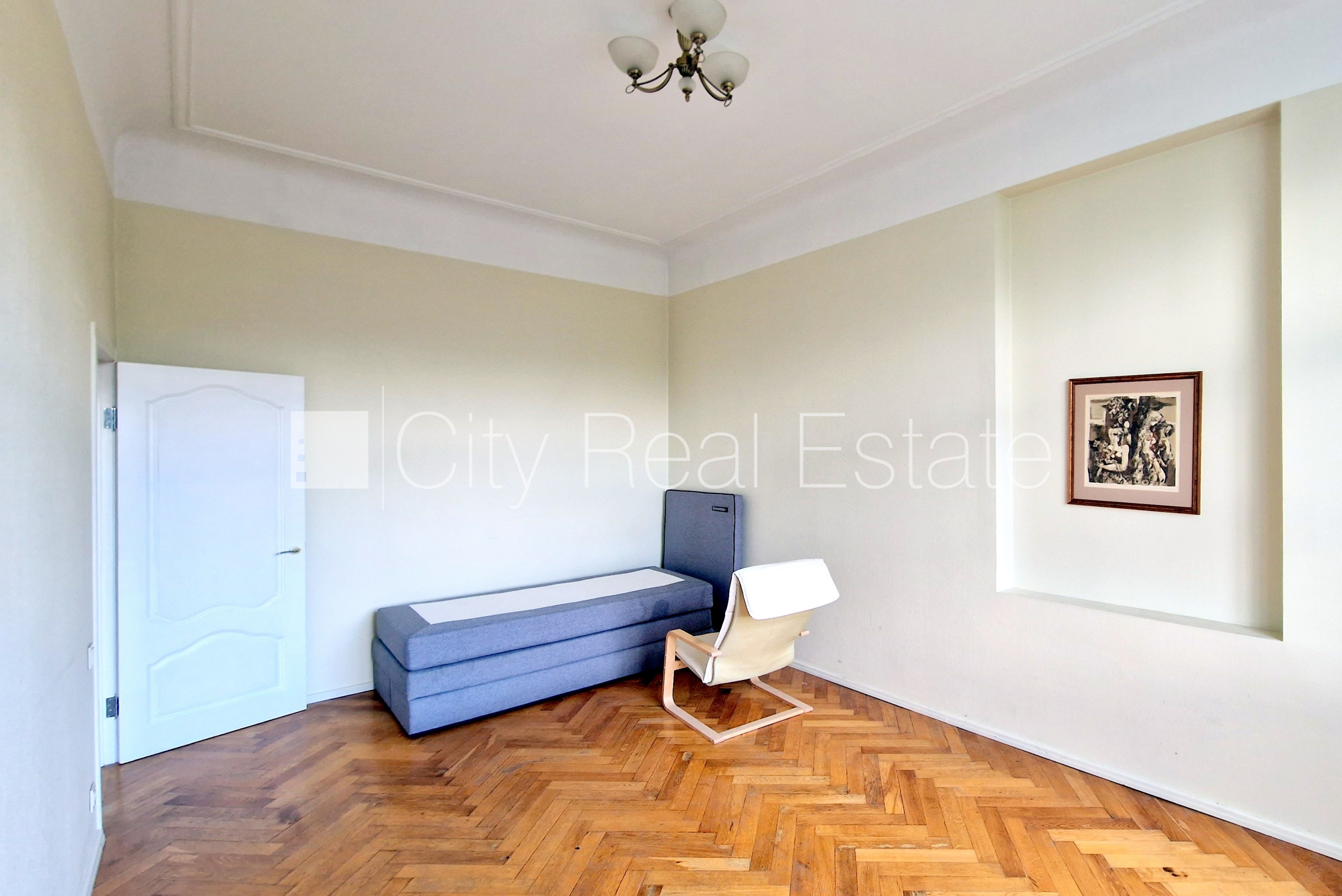 Объявление. Фасадный дом, реновированный дом, благоустроенный озеленённый двор, въездные ворота оснащены Цена: 850 EUR/мес. Foto #19