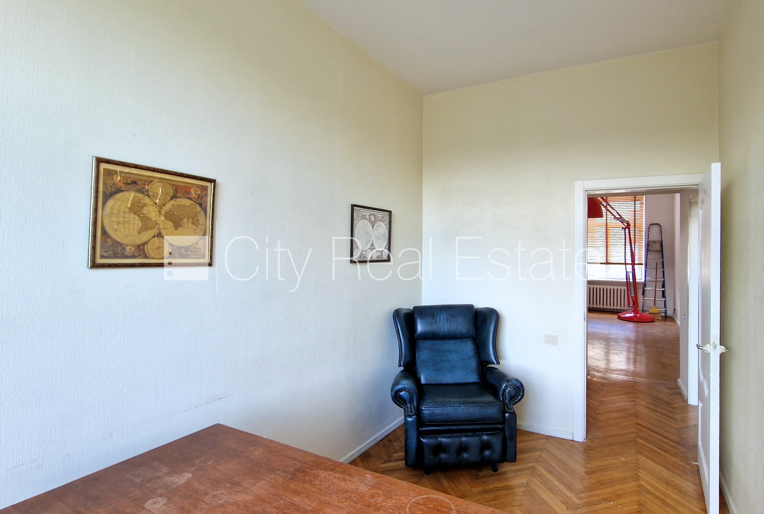 Объявление. Фасадный дом, реновированный дом, благоустроенный озеленённый двор, въездные ворота оснащены Цена: 850 EUR/мес. Foto #16