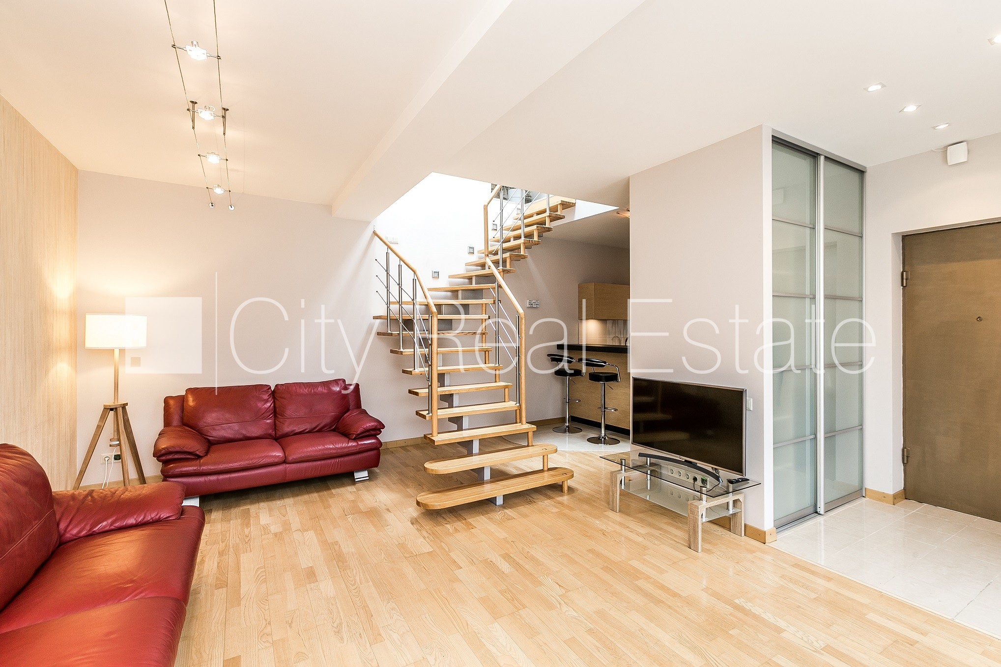 Объявление. Дом во дворе, мансарда, окна выходят во двор, количество спален 2 шт., двухэтажный, изолированные Цена: 235000 EUR Foto #1