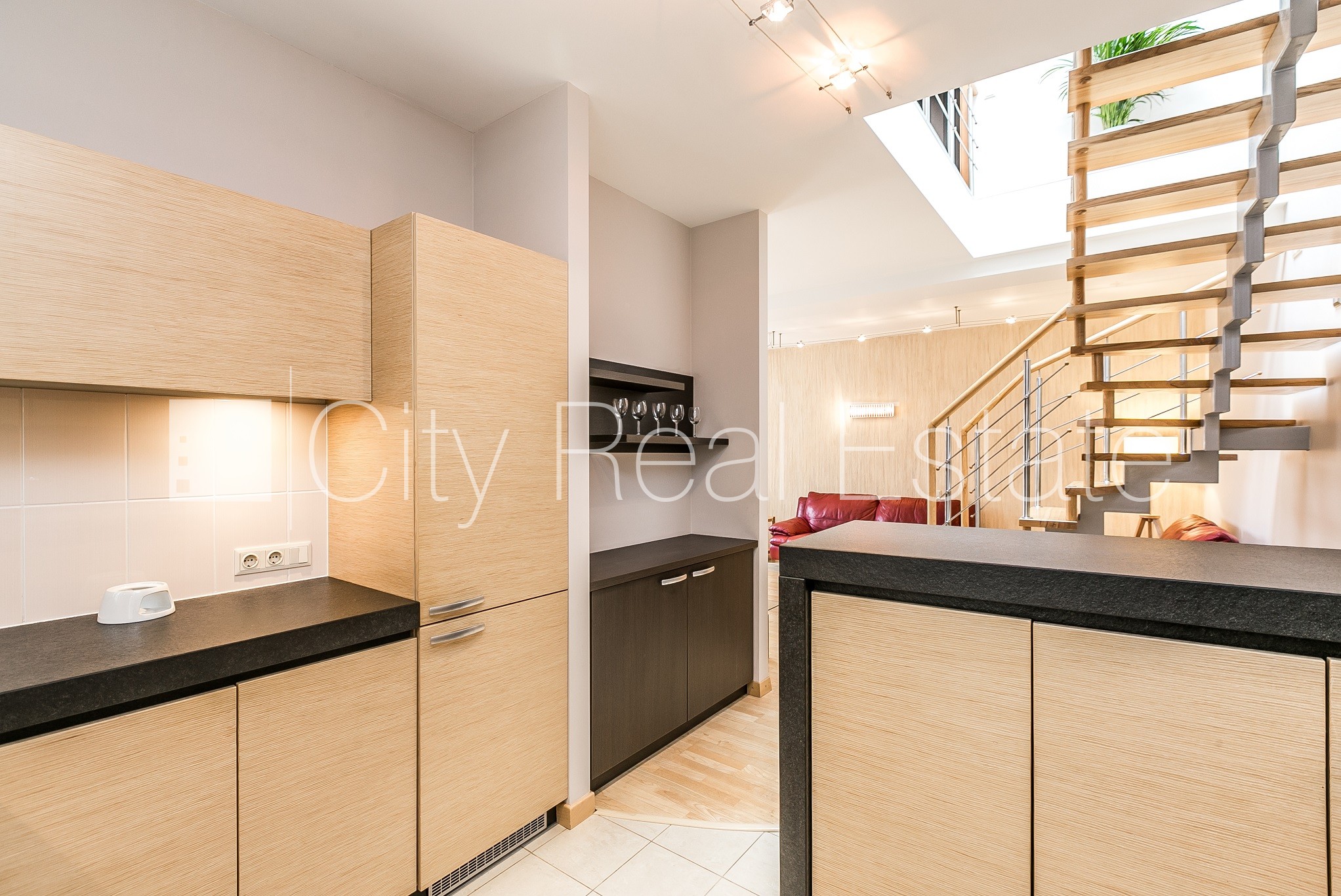 Объявление. Дом во дворе, мансарда, окна выходят во двор, количество спален 2 шт., двухэтажный, изолированные Цена: 235000 EUR Foto #3