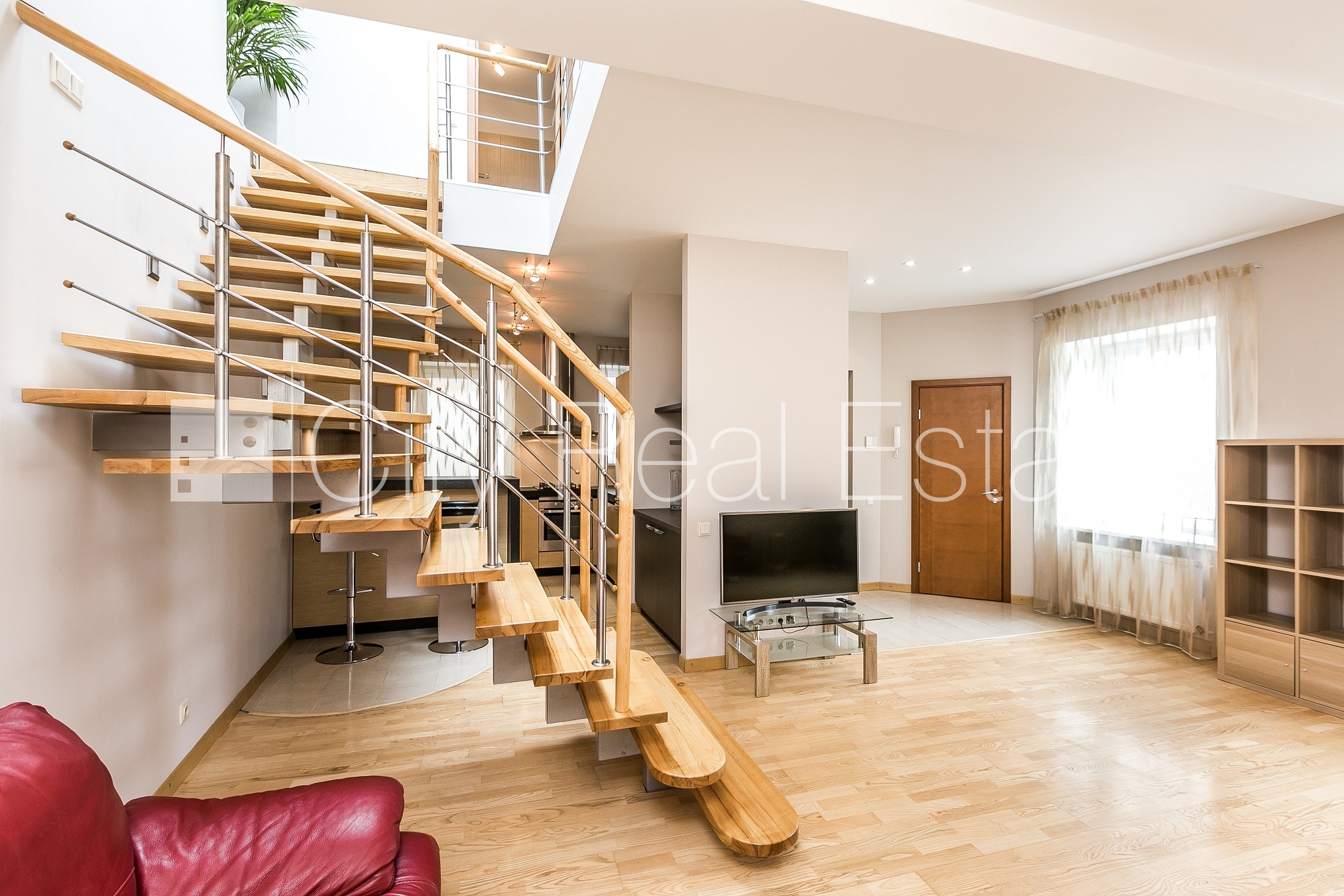 Объявление. Дом во дворе, мансарда, окна выходят во двор, количество спален 2 шт., двухэтажный, изолированные Цена: 235000 EUR Foto #5