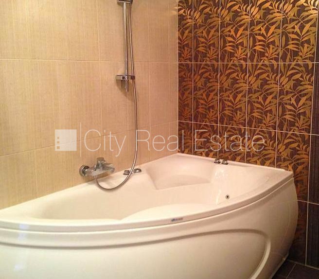 Объявление. Дом во дворе, мансарда, окна выходят во двор, количество спален 2 шт., двухэтажный, изолированные Цена: 235000 EUR Foto #13