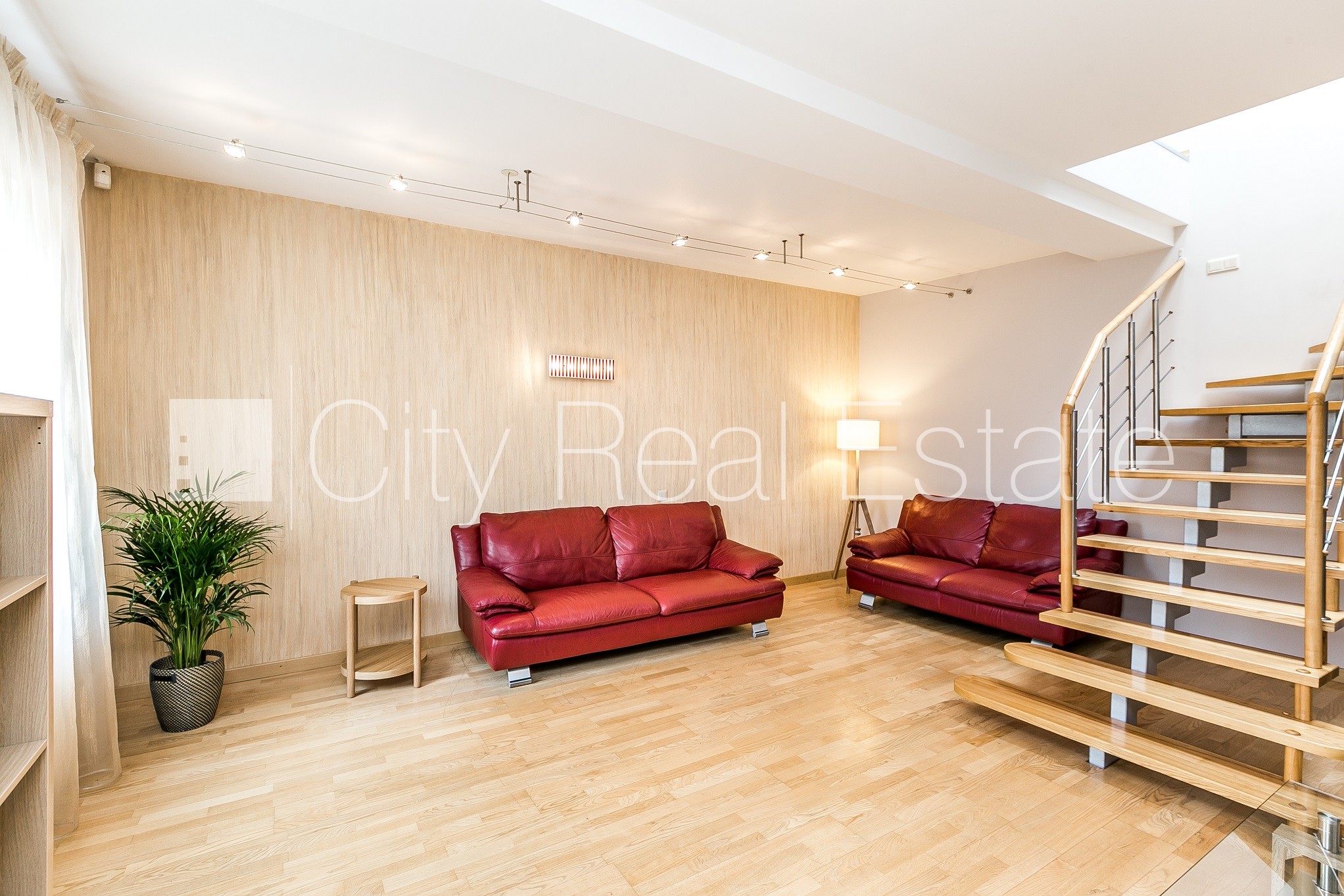 Объявление. Дом во дворе, мансарда, окна выходят во двор, количество спален 2 шт., двухэтажный, изолированные Цена: 235000 EUR Foto #2