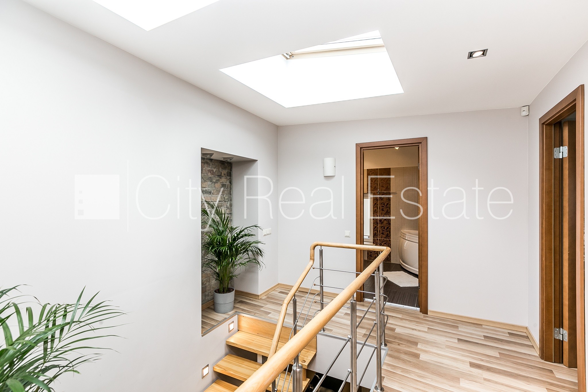 Объявление. Дом во дворе, мансарда, окна выходят во двор, количество спален 2 шт., двухэтажный, изолированные Цена: 235000 EUR Foto #8