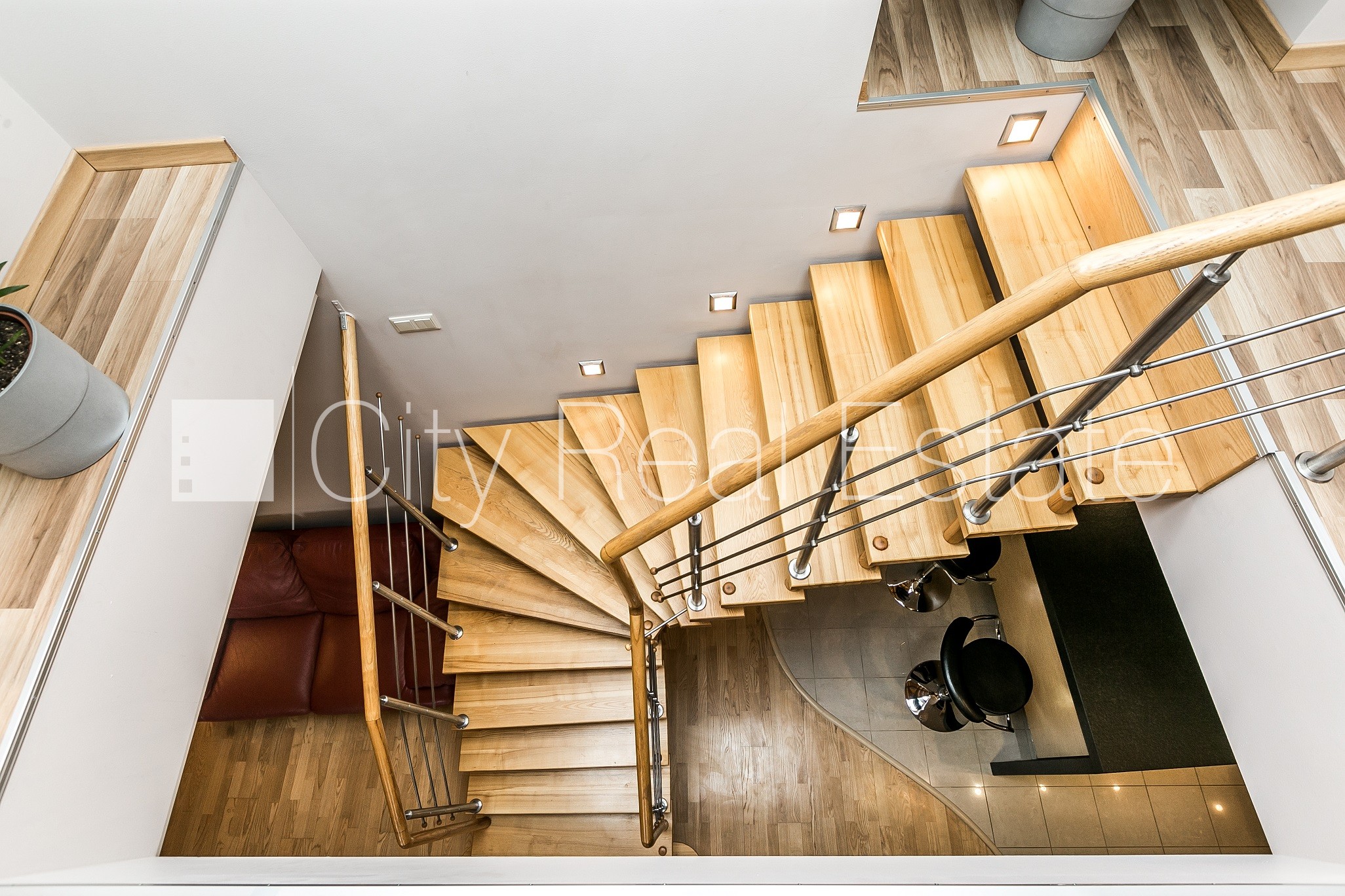 Объявление. Дом во дворе, мансарда, окна выходят во двор, количество спален 2 шт., двухэтажный, изолированные Цена: 235000 EUR Foto #7