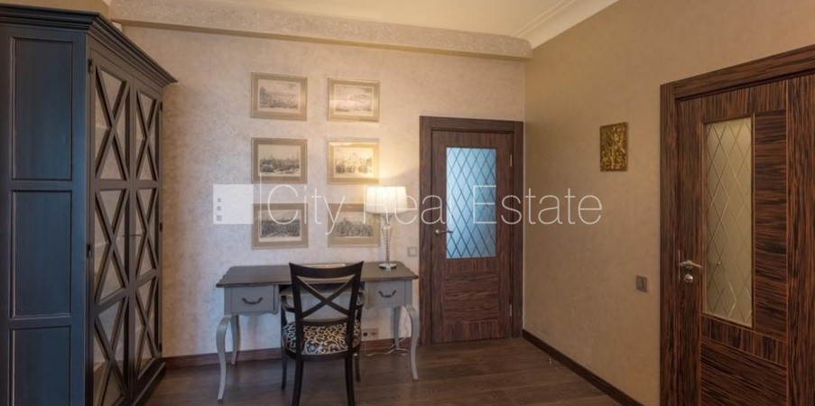 Sludinājumi. Zaļā teritorija, logi vērsti mājas abās pusēs, istabas izolētas, studio tipa, virtuve apvienota ar Cena: 160000 EUR Foto #18