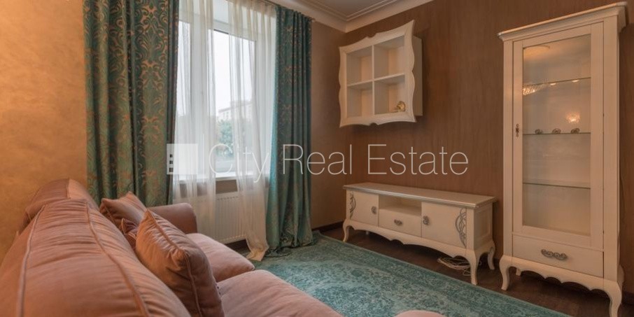 Sludinājumi. Zaļā teritorija, logi vērsti mājas abās pusēs, istabas izolētas, studio tipa, virtuve apvienota ar Cena: 160000 EUR Foto #8