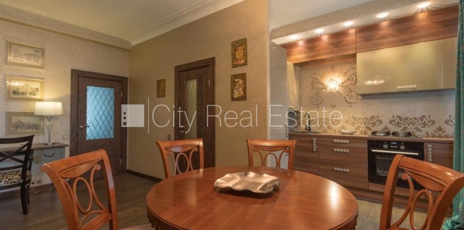 Sludinājumi. Zaļā teritorija, logi vērsti mājas abās pusēs, istabas izolētas, studio tipa, virtuve apvienota ar Cena: 160000 EUR Foto #6