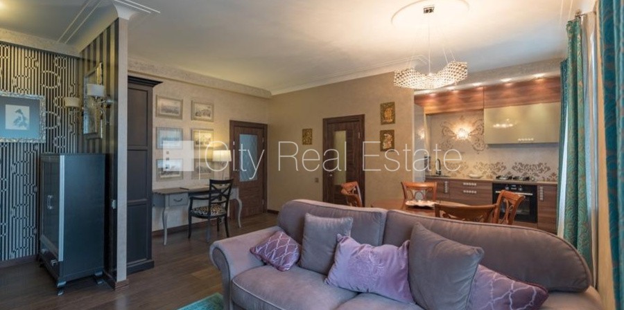 Sludinājumi. Zaļā teritorija, logi vērsti mājas abās pusēs, istabas izolētas, studio tipa, virtuve apvienota ar Cena: 160000 EUR Foto #1