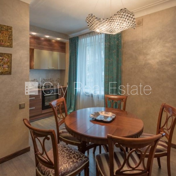 Sludinājumi. Zaļā teritorija, logi vērsti mājas abās pusēs, istabas izolētas, studio tipa, virtuve apvienota ar Cena: 160000 EUR Foto #3