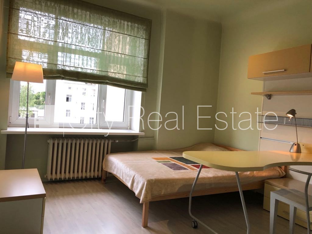 Sludinājumi. Fasādes māja, vieta automašīnai, kāpņu telpa pēc kosmētiskā remonta, istabas izolētas, studio tipa, Cena: 850 EUR/mēn Foto #10