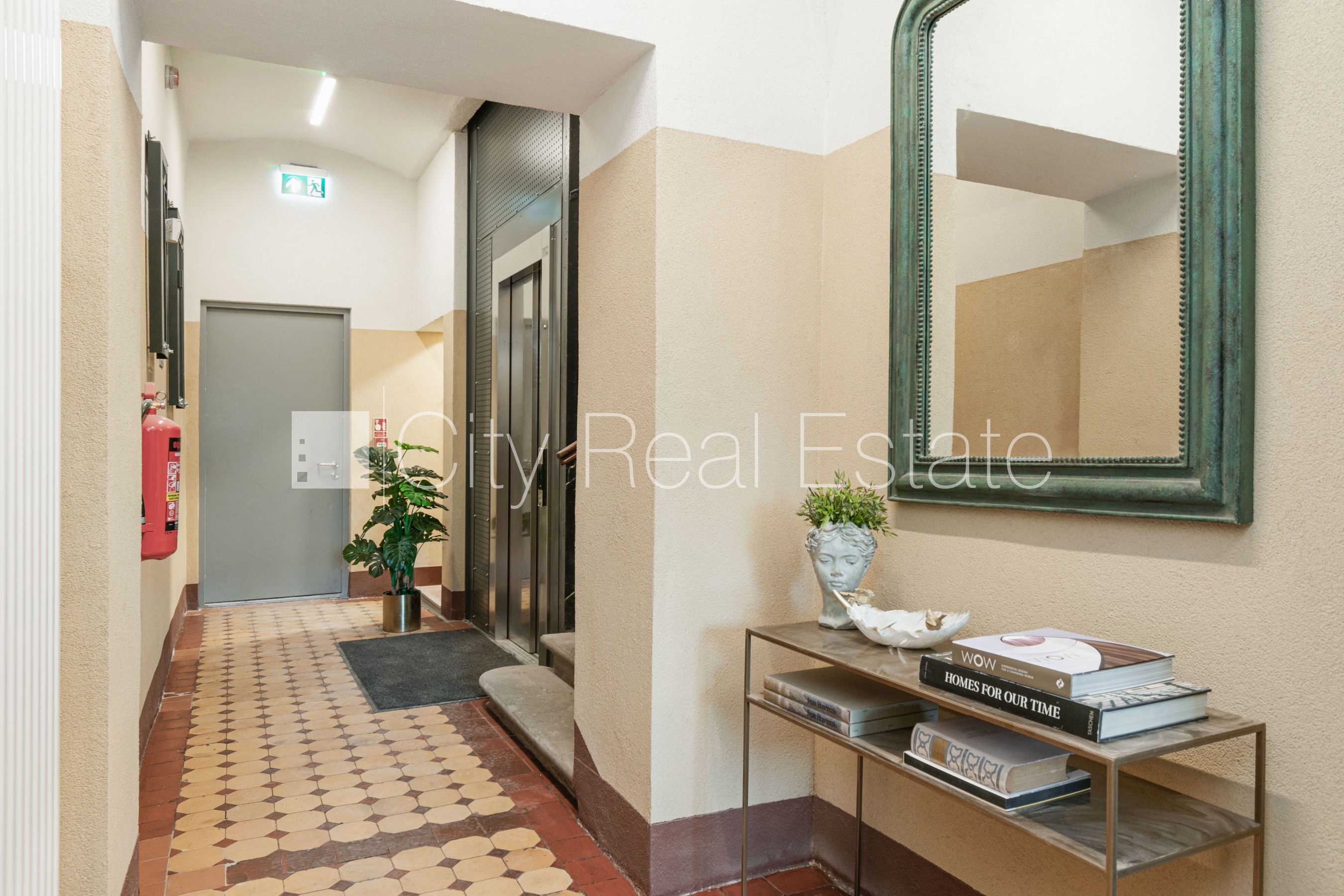 Sludinājumi. Fasādes māja, renovēta māja, ir lifts, logi vērsti uz ielas pusi, studio tipa, virtuve apvienota ar Cena: 450 EUR/mēn Foto #6