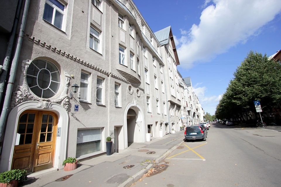 Sludinājumi. Fasādes māja, renovēta māja, slēgts pagalms, iespēja nomāt autostāvvietu, ieeja no ielas, beletāža, Cena: 1200 EUR/mēn Foto #9