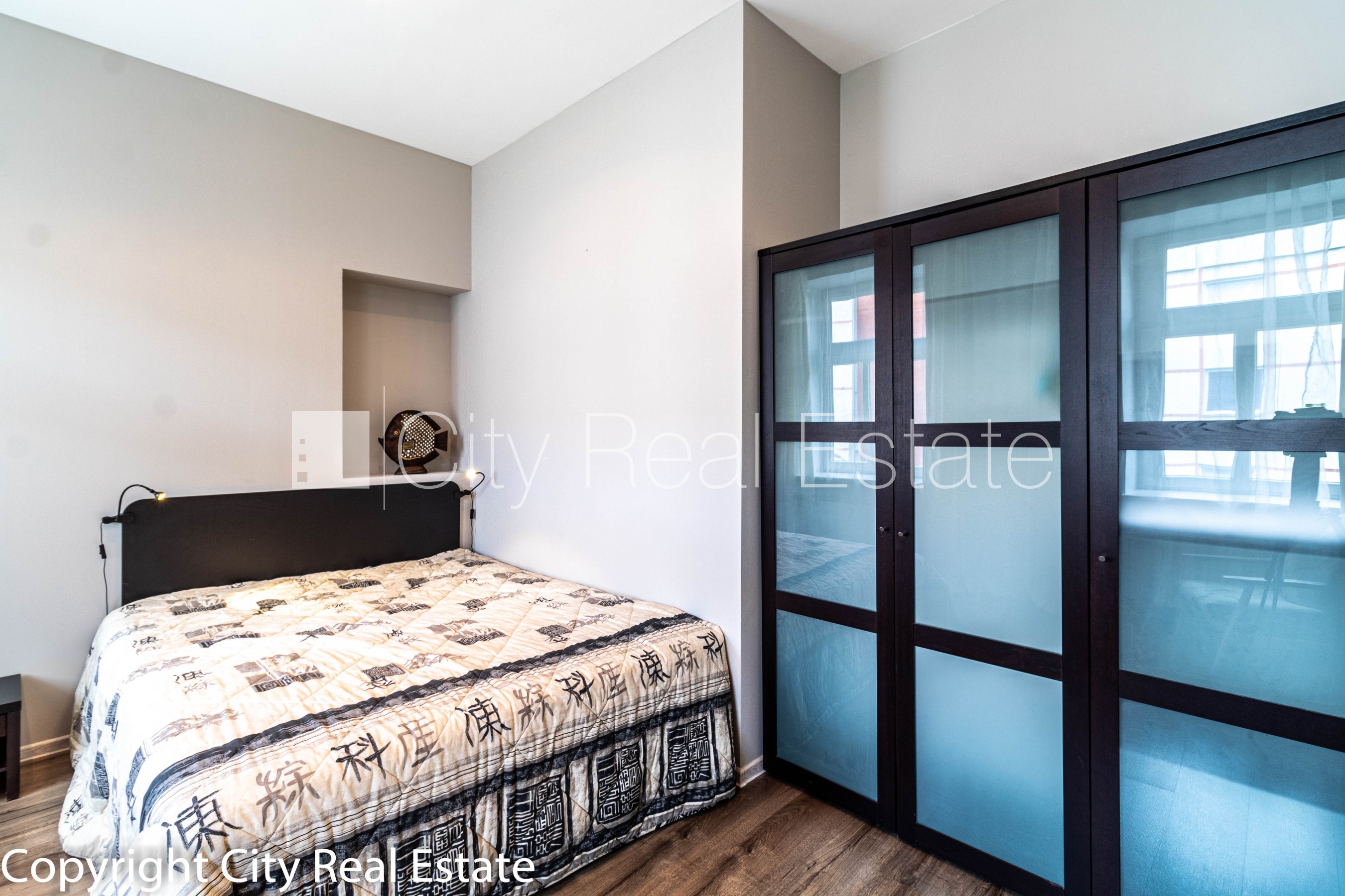 Sludinājumi. Fasādes māja, renovēta māja, slēgts pagalms, iespēja nomāt autostāvvietu, ieeja no ielas, kāpņu Cena: 2000 EUR/mēn Foto #9