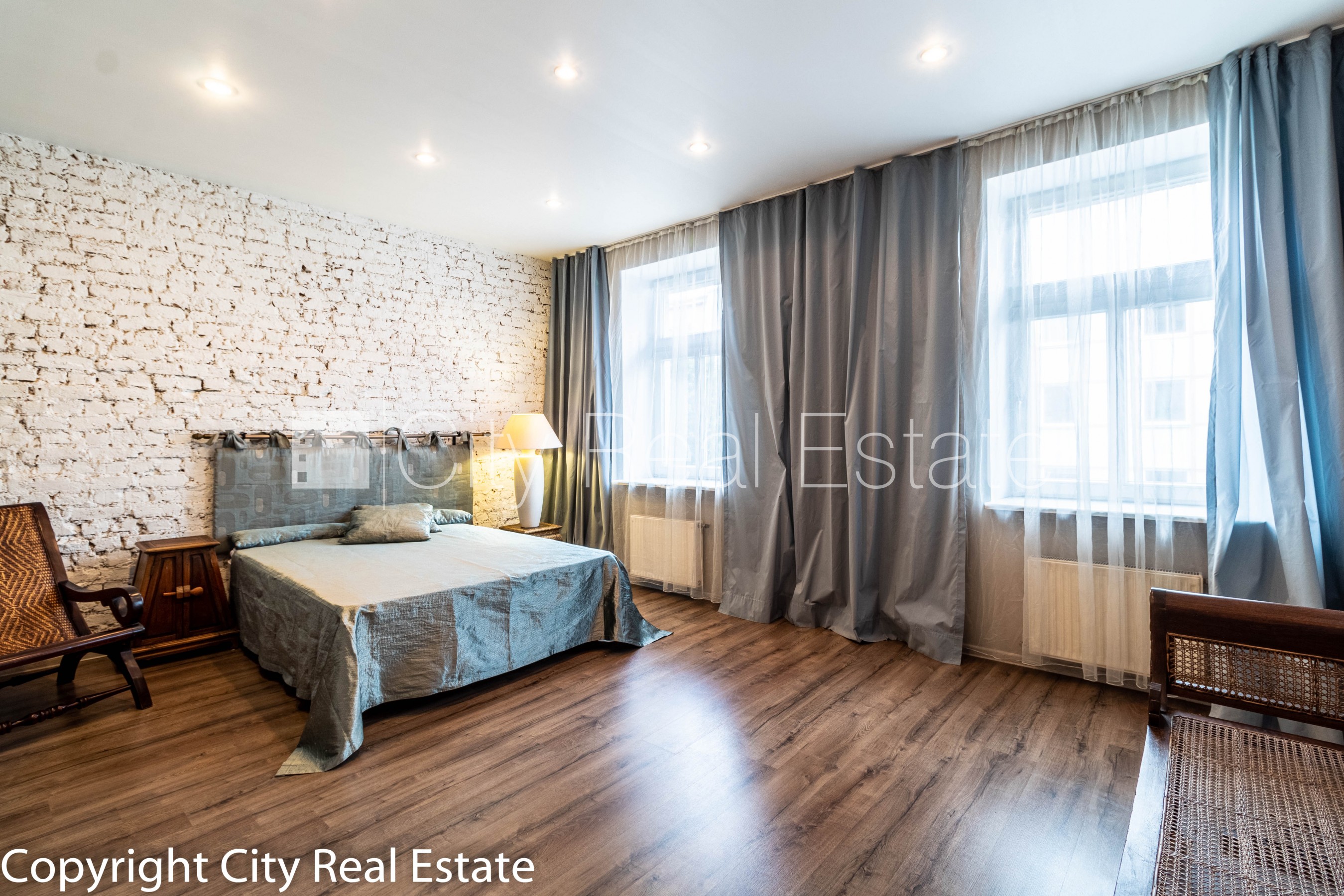 Sludinājumi. Fasādes māja, renovēta māja, slēgts pagalms, iespēja nomāt autostāvvietu, ieeja no ielas, kāpņu Cena: 2000 EUR/mēn Foto #6