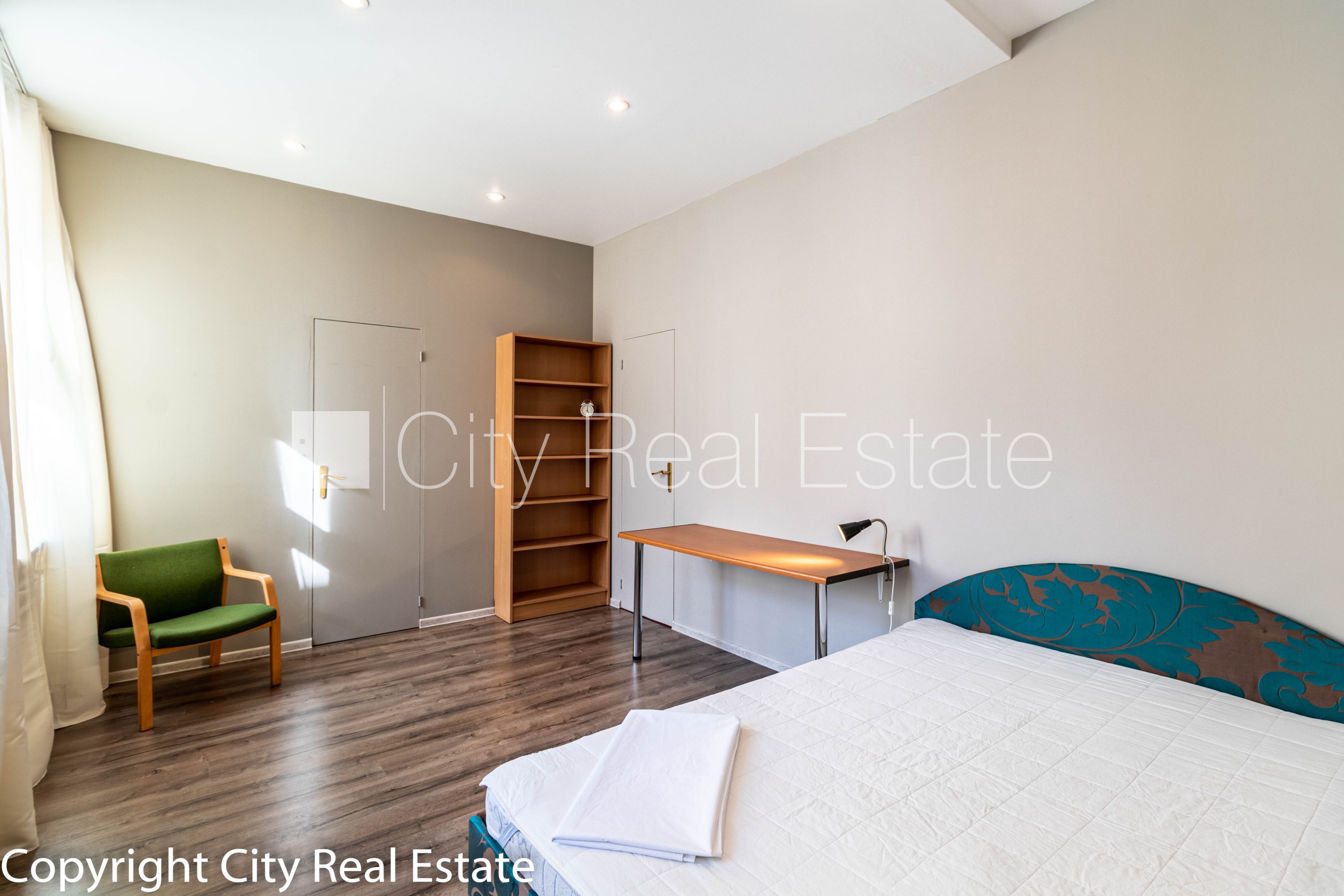 Sludinājumi. Fasādes māja, renovēta māja, slēgts pagalms, iespēja nomāt autostāvvietu, ieeja no ielas, kāpņu Cena: 2000 EUR/mēn Foto #17