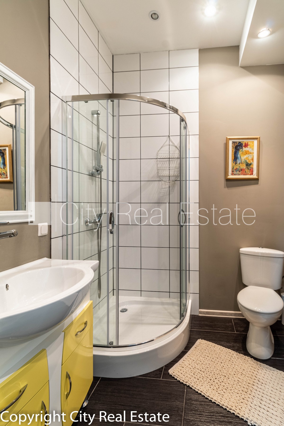 Sludinājumi. Fasādes māja, renovēta māja, slēgts pagalms, iespēja nomāt autostāvvietu, ieeja no ielas, kāpņu Cena: 2000 EUR/mēn Foto #24