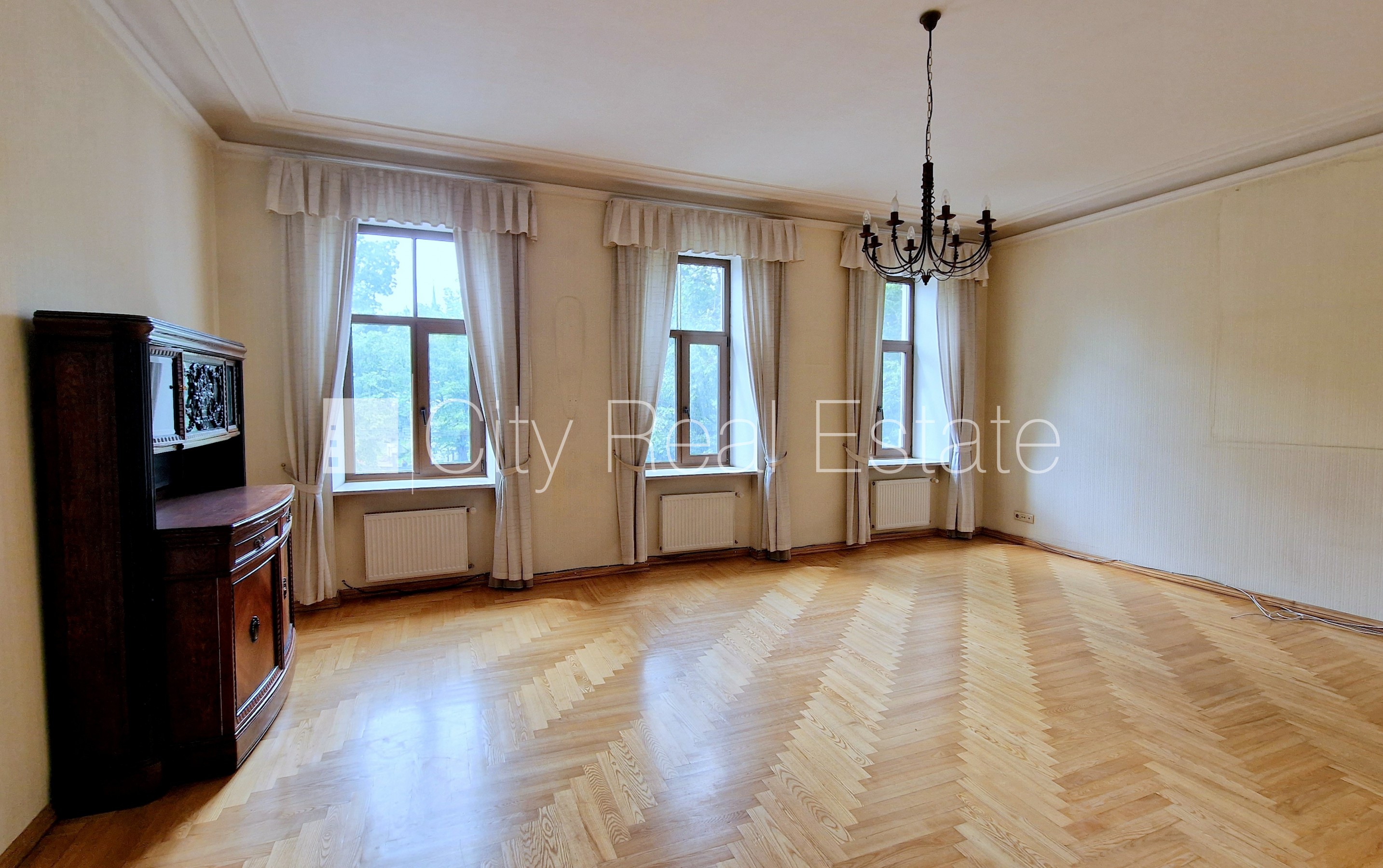 Sludinājumi. Zeme īpašumā, fasādes māja, renovēta māja, mainīts Jumta segums, labiekārtota apzaļumota Cena: 387400 EUR Foto #8