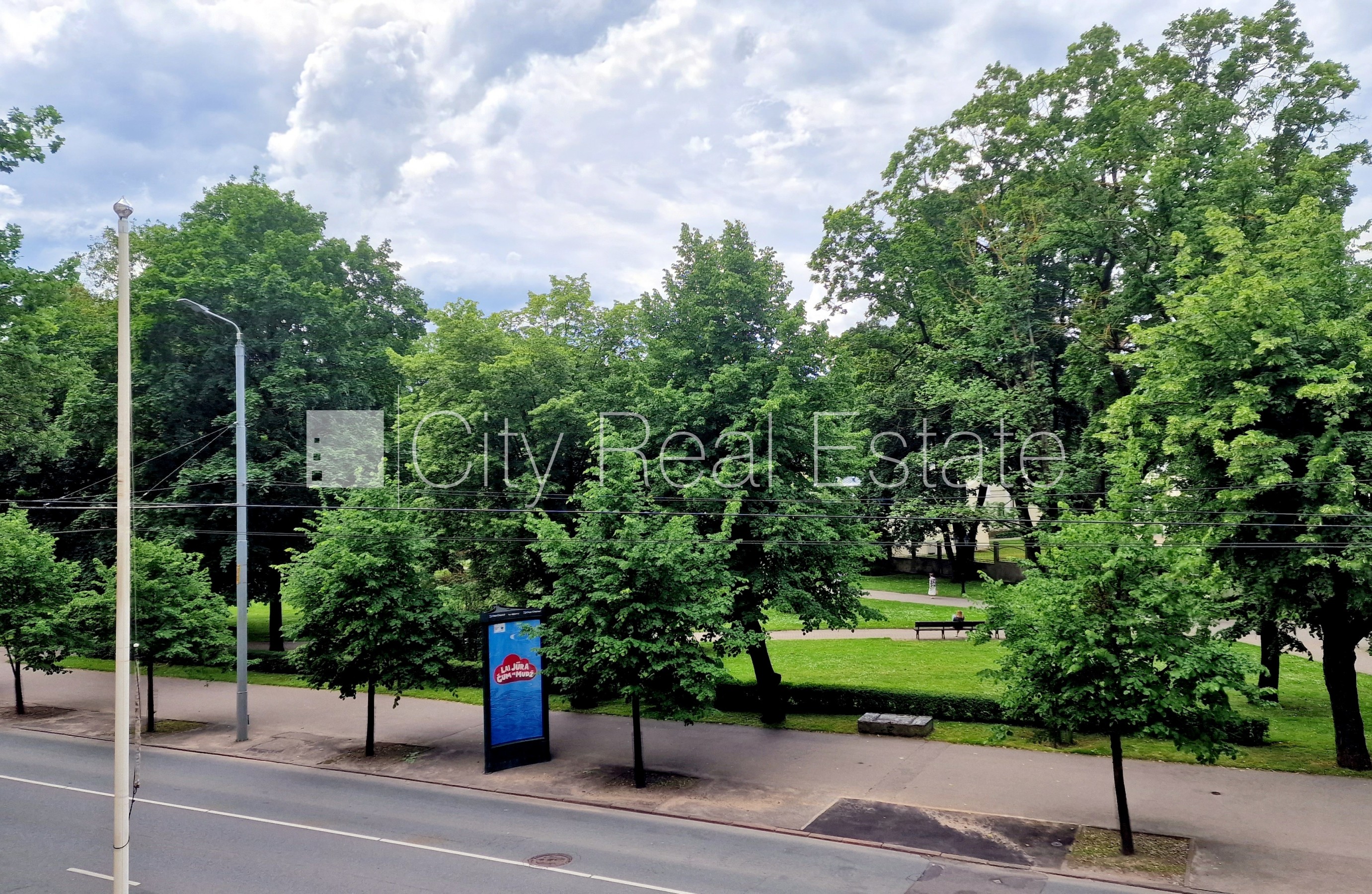 Sludinājumi. Zeme īpašumā, fasādes māja, renovēta māja, mainīts Jumta segums, labiekārtota apzaļumota Cena: 387400 EUR Foto #9