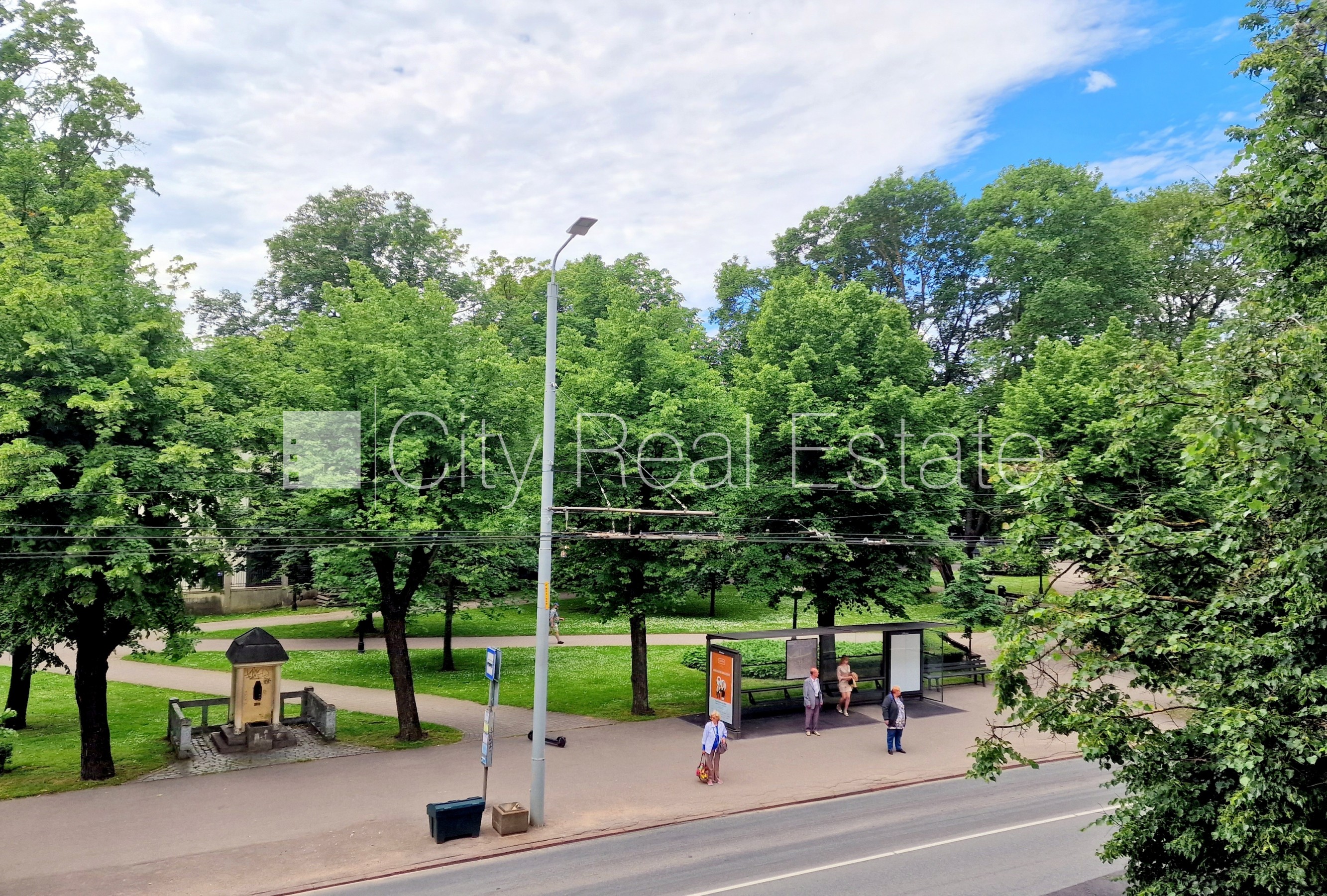 Sludinājumi. Zeme īpašumā, fasādes māja, renovēta māja, mainīts Jumta segums, labiekārtota apzaļumota Cena: 387400 EUR Foto #10