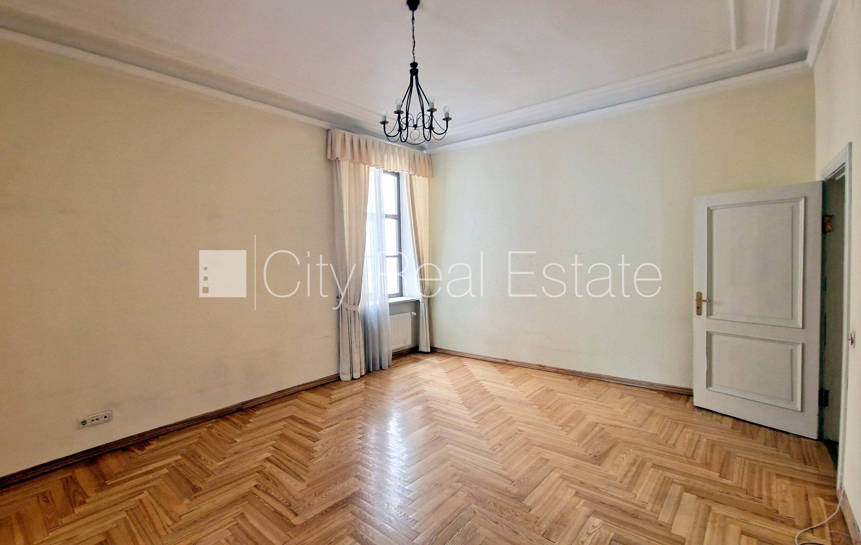 Sludinājumi. Zeme īpašumā, fasādes māja, renovēta māja, mainīts Jumta segums, labiekārtota apzaļumota Cena: 387400 EUR Foto #14