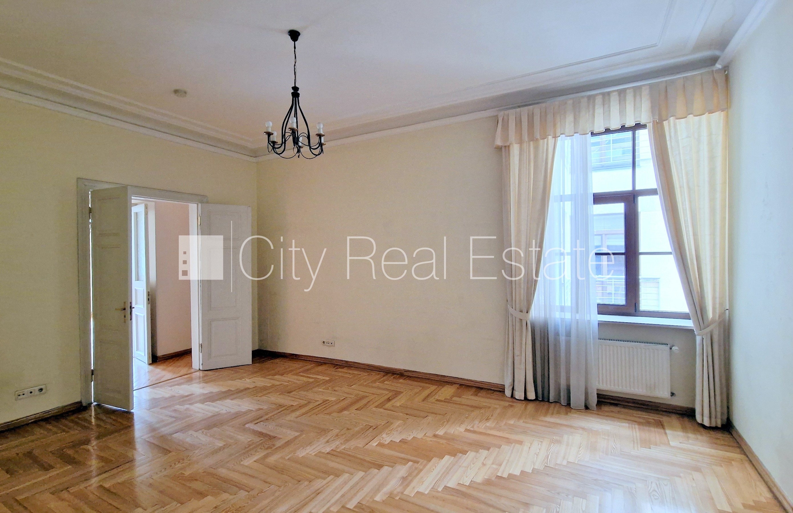 Sludinājumi. Zeme īpašumā, fasādes māja, renovēta māja, mainīts Jumta segums, labiekārtota apzaļumota Cena: 387400 EUR Foto #13