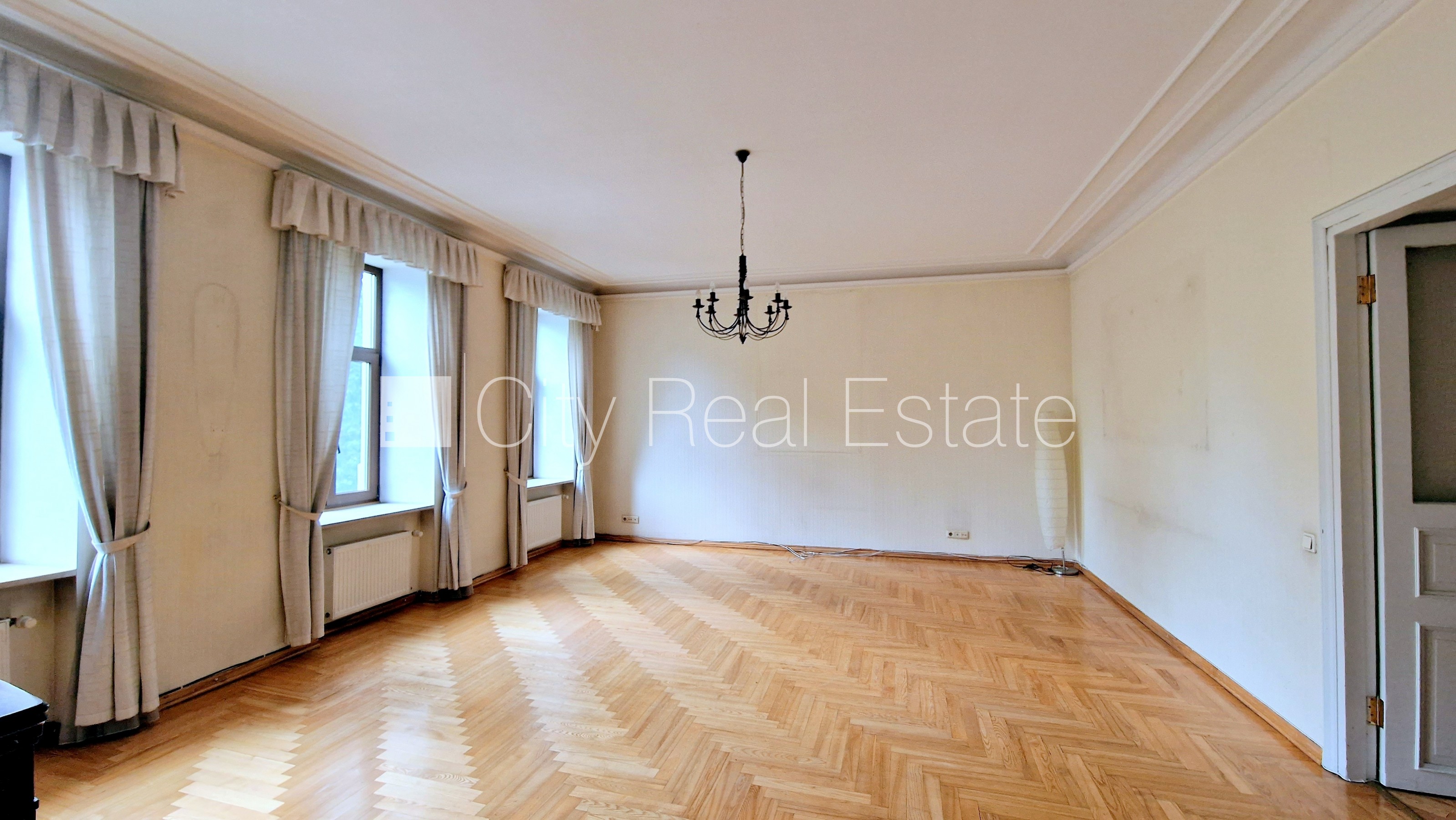 Sludinājumi. Zeme īpašumā, fasādes māja, renovēta māja, mainīts Jumta segums, labiekārtota apzaļumota Cena: 387400 EUR Foto #1