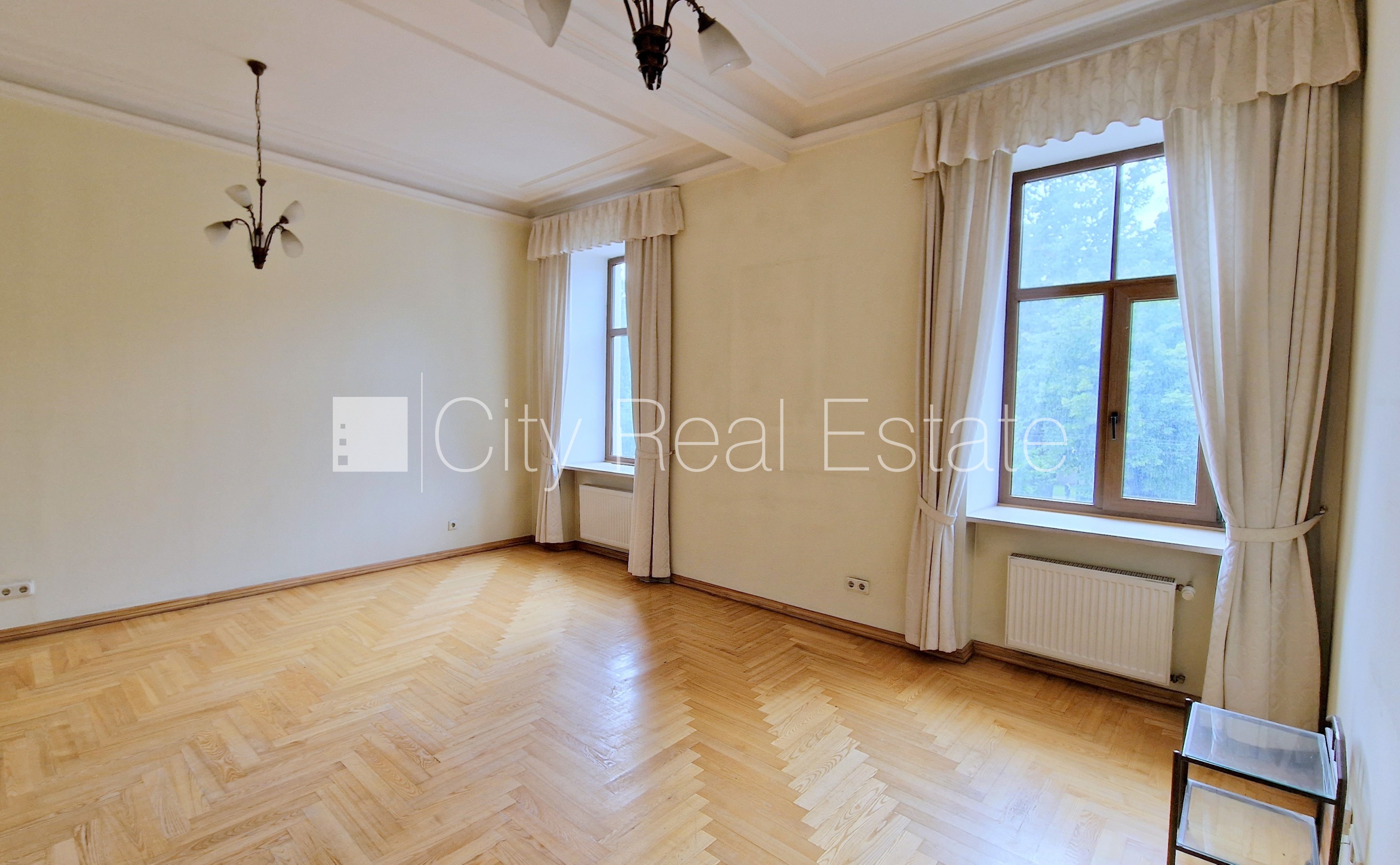 Sludinājumi. Zeme īpašumā, fasādes māja, renovēta māja, mainīts Jumta segums, labiekārtota apzaļumota Cena: 387400 EUR Foto #2