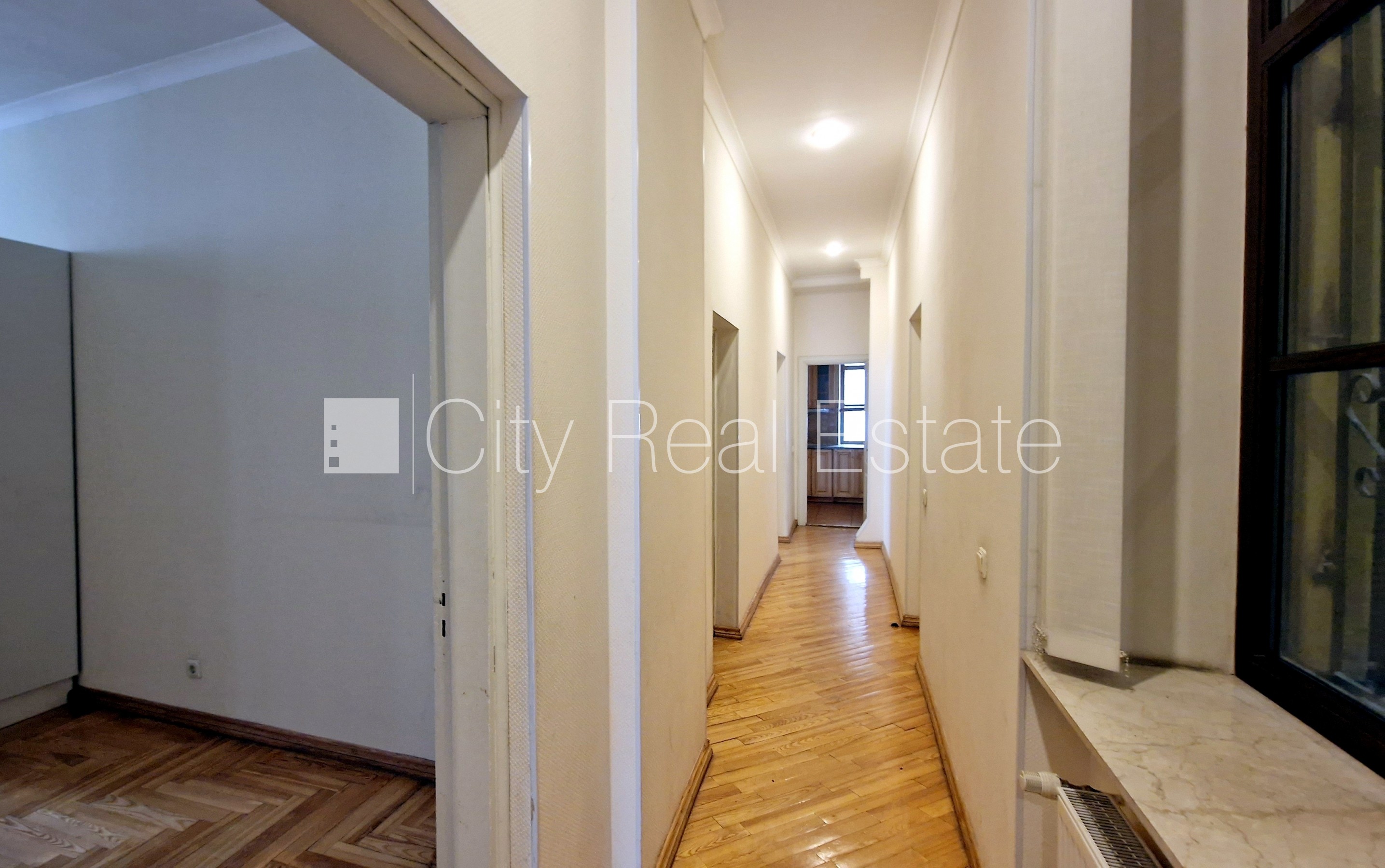 Sludinājumi. Zeme īpašumā, fasādes māja, renovēta māja, mainīts Jumta segums, labiekārtota apzaļumota Cena: 387400 EUR Foto #16