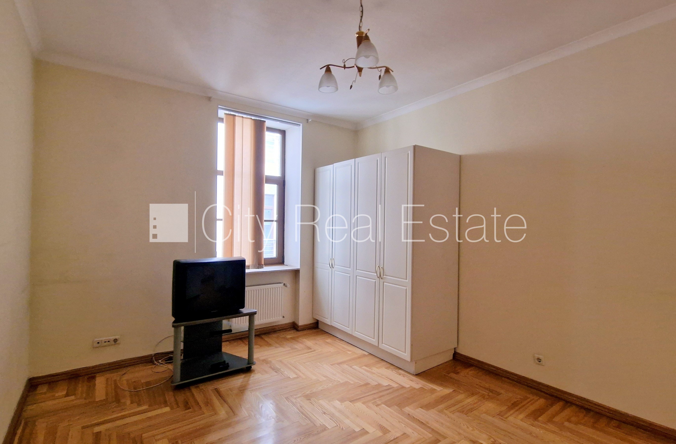 Sludinājumi. Zeme īpašumā, fasādes māja, renovēta māja, mainīts Jumta segums, labiekārtota apzaļumota Cena: 387400 EUR Foto #17