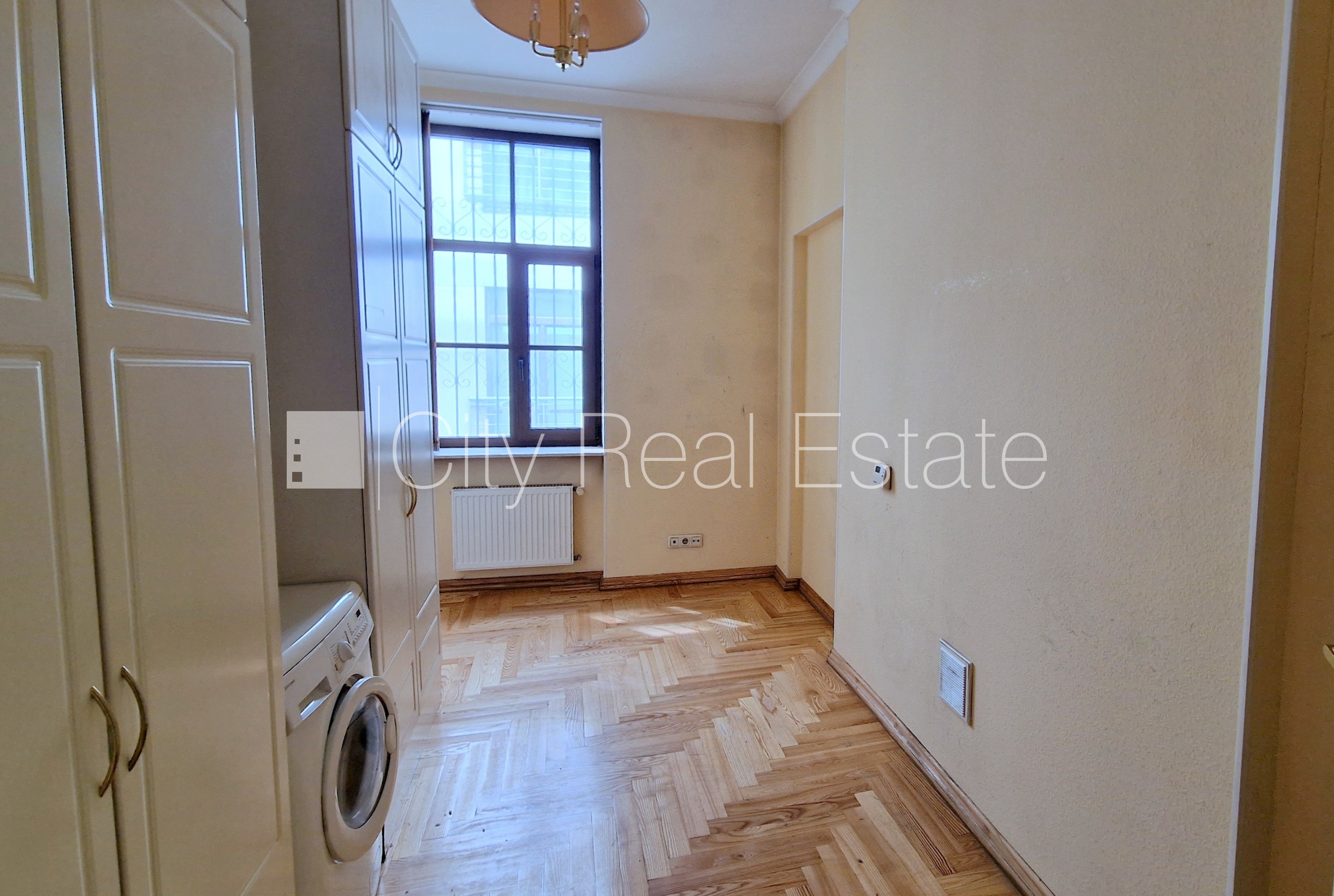 Sludinājumi. Zeme īpašumā, fasādes māja, renovēta māja, mainīts Jumta segums, labiekārtota apzaļumota Cena: 387400 EUR Foto #19