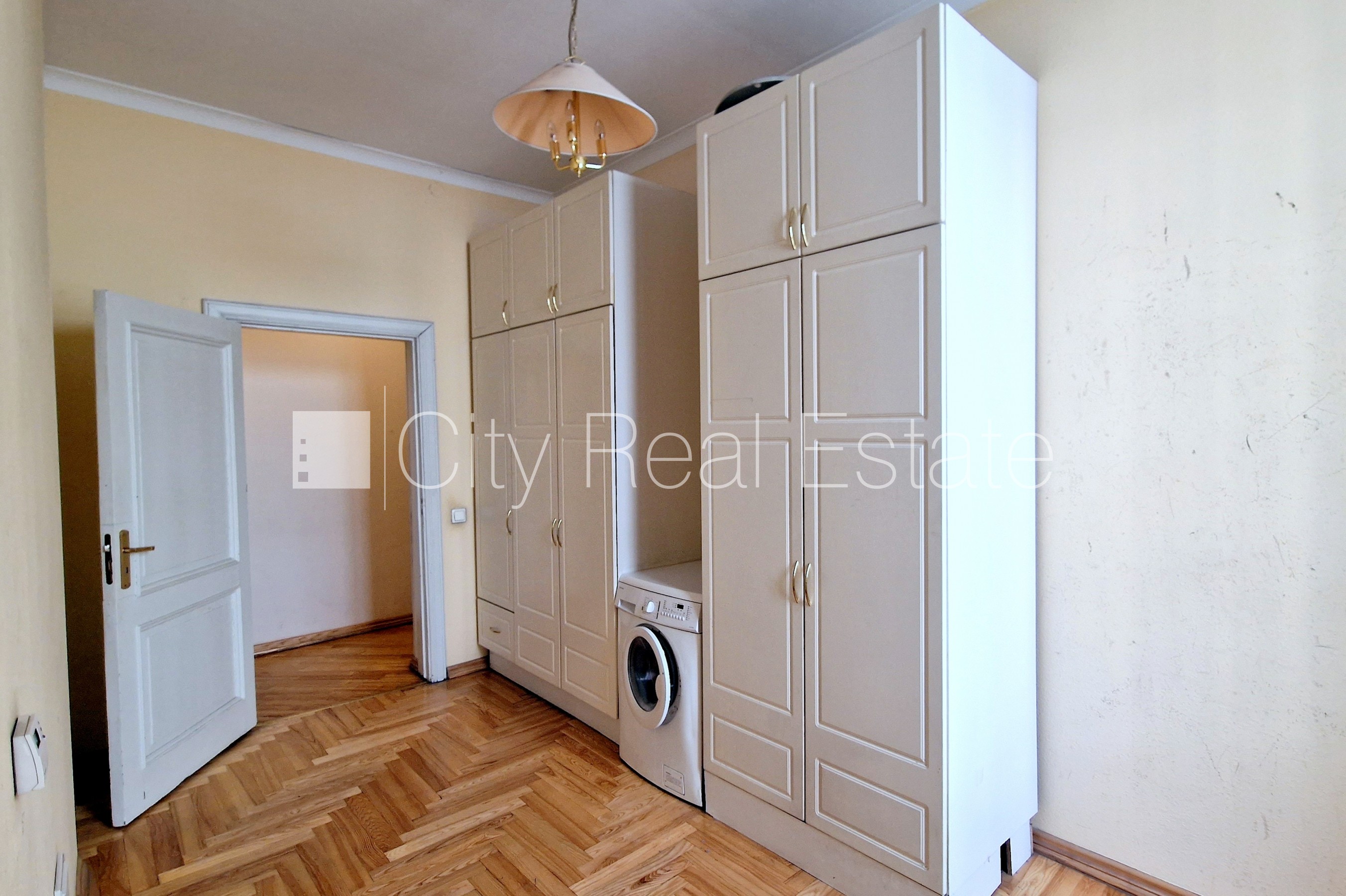 Sludinājumi. Zeme īpašumā, fasādes māja, renovēta māja, mainīts Jumta segums, labiekārtota apzaļumota Cena: 387400 EUR Foto #18