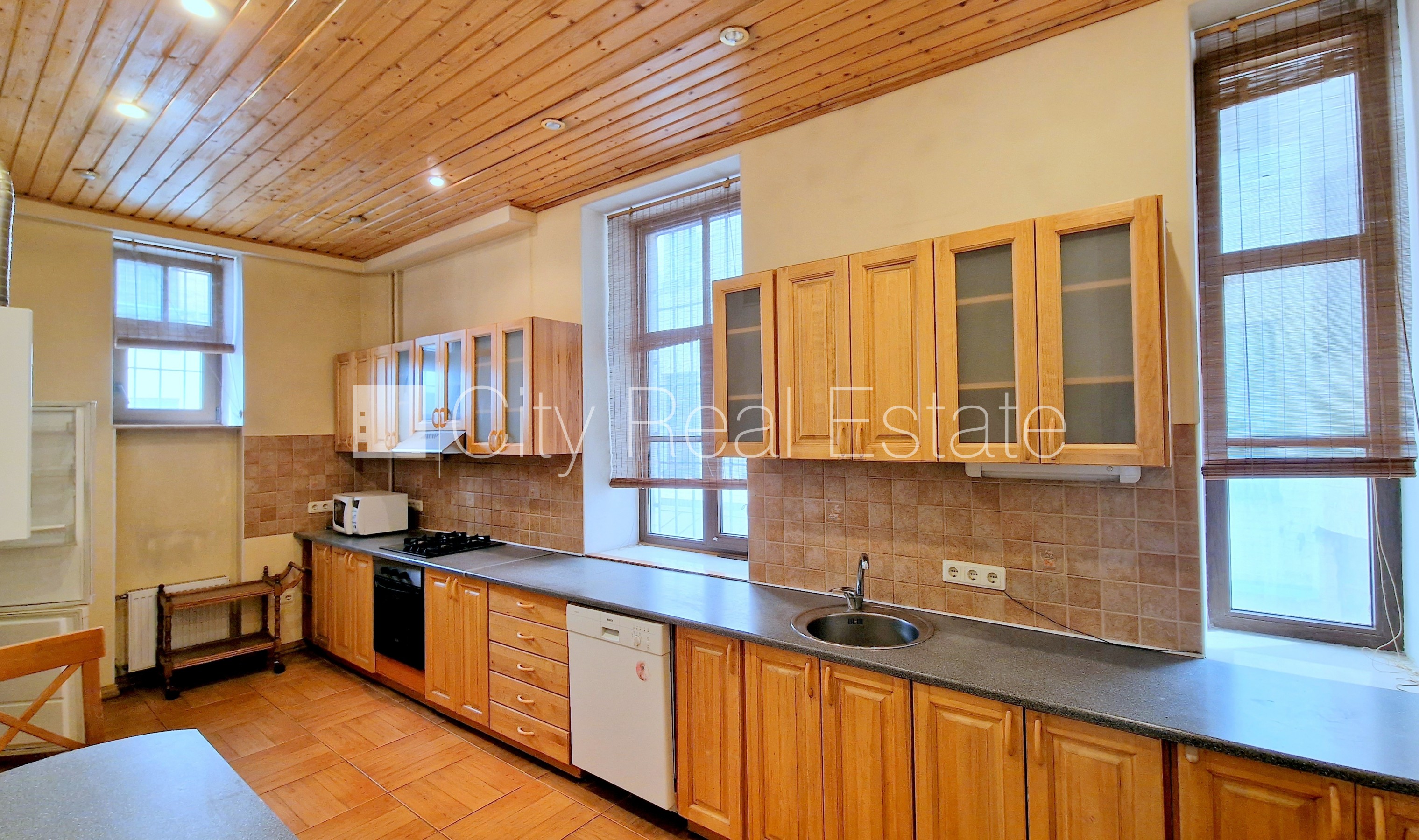 Sludinājumi. Zeme īpašumā, fasādes māja, renovēta māja, mainīts Jumta segums, labiekārtota apzaļumota Cena: 387400 EUR Foto #25