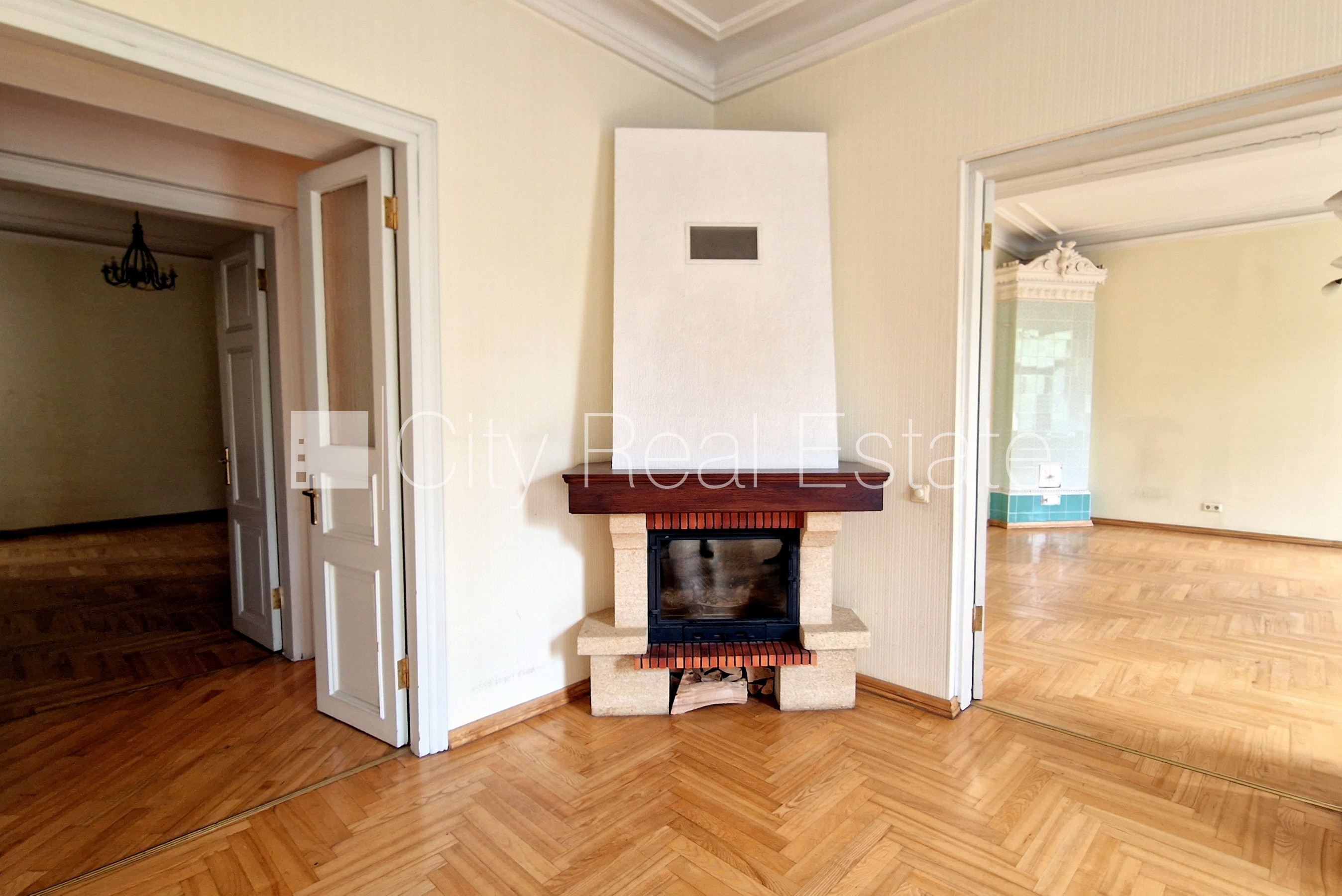 Sludinājumi. Zeme īpašumā, fasādes māja, renovēta māja, mainīts Jumta segums, labiekārtota apzaļumota Cena: 387400 EUR Foto #4